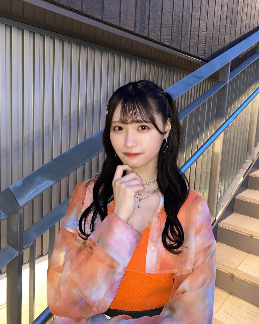中野愛理のインスタグラム：「💋🧡 　　　　　 　　　　　 SKE48 31stシングル カップリング楽曲 " 100年経ったらKiss me！ " MVが公開されました🪄 　　　　　　 久しぶりのチーム楽曲。 今のチームK2っぽい楽曲でお気に入りです♡ 　　　　　　 たくさん観て聴いてください✊🏻 　　　　　 　　　　　 #ske48 #アイドル #アイドル衣装 #アイドルヘア」