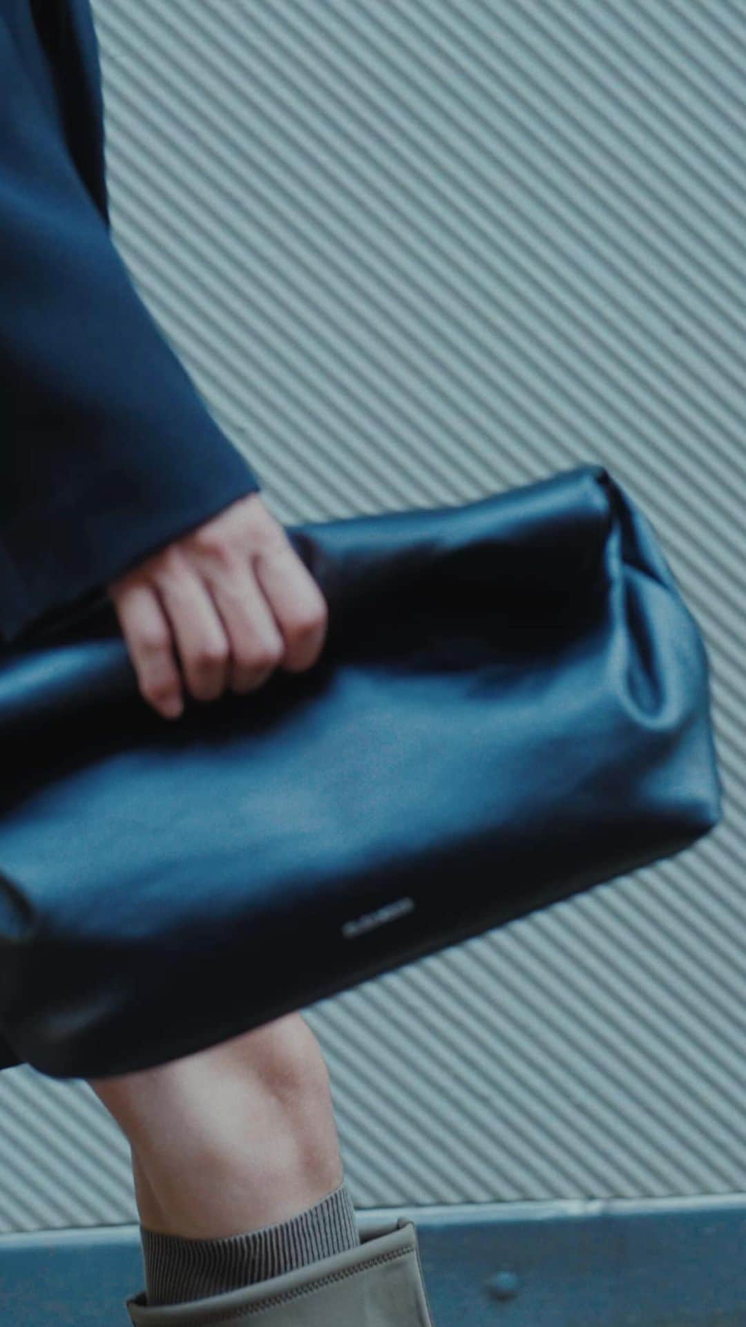 ジルサンダーのインスタグラム：「#JILSANDER Men’s Resort 24 Collection  @timbieker   #JilSanderbyLucieandLukeMeier」