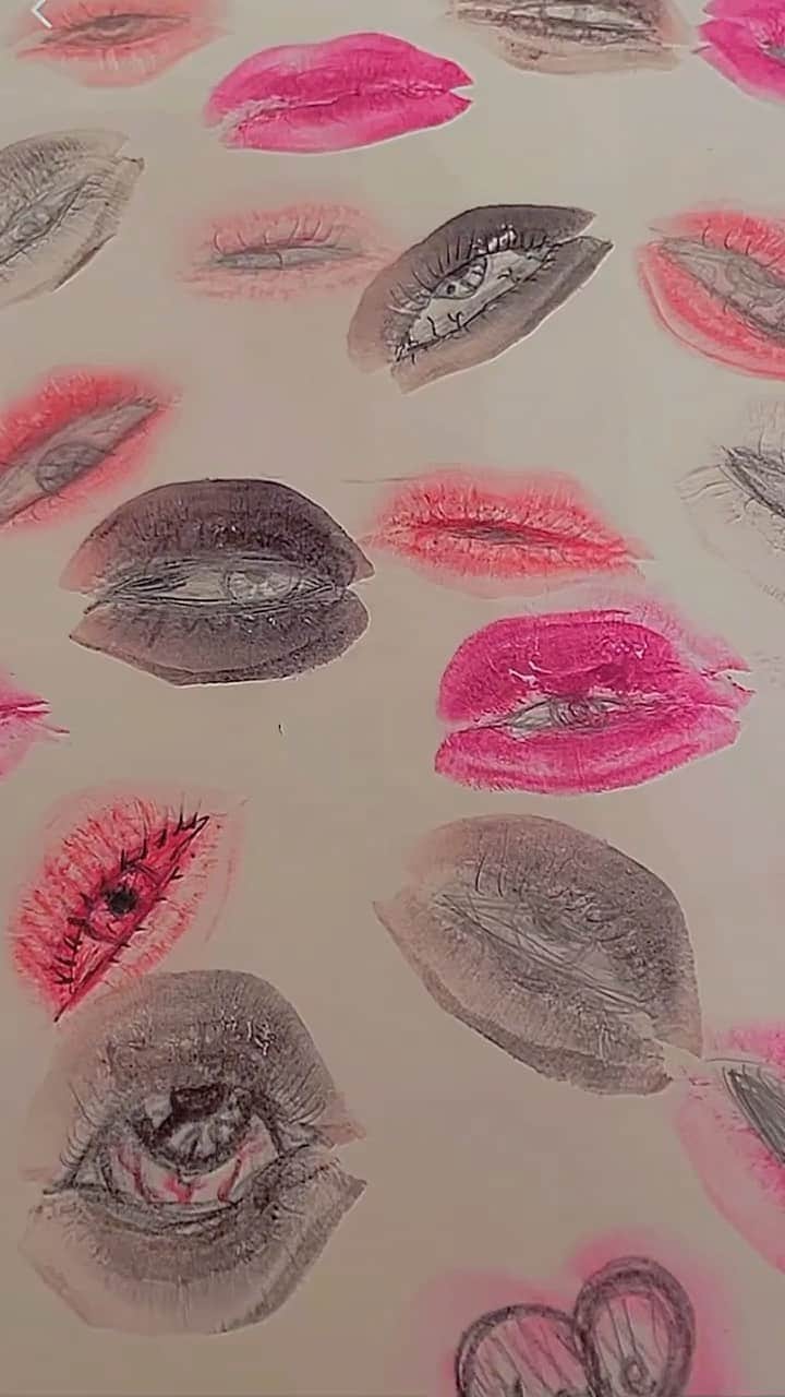 OJasのインスタグラム：「Trying lipstick eye drawing trend 💋 What do you think?:)   #lipstick #eyedrawing #trending #drawing #art #kiss」