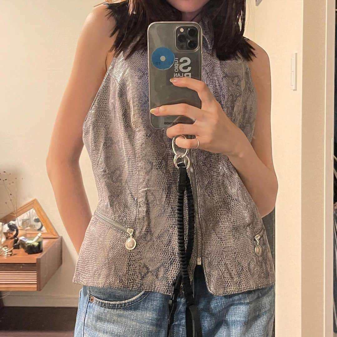 吉成亜美さんのインスタグラム写真 - (吉成亜美Instagram)「black BYON BYON🎫  #phonestrap#goodfor#byonbyon」6月26日 22時25分 - amiyoshinari