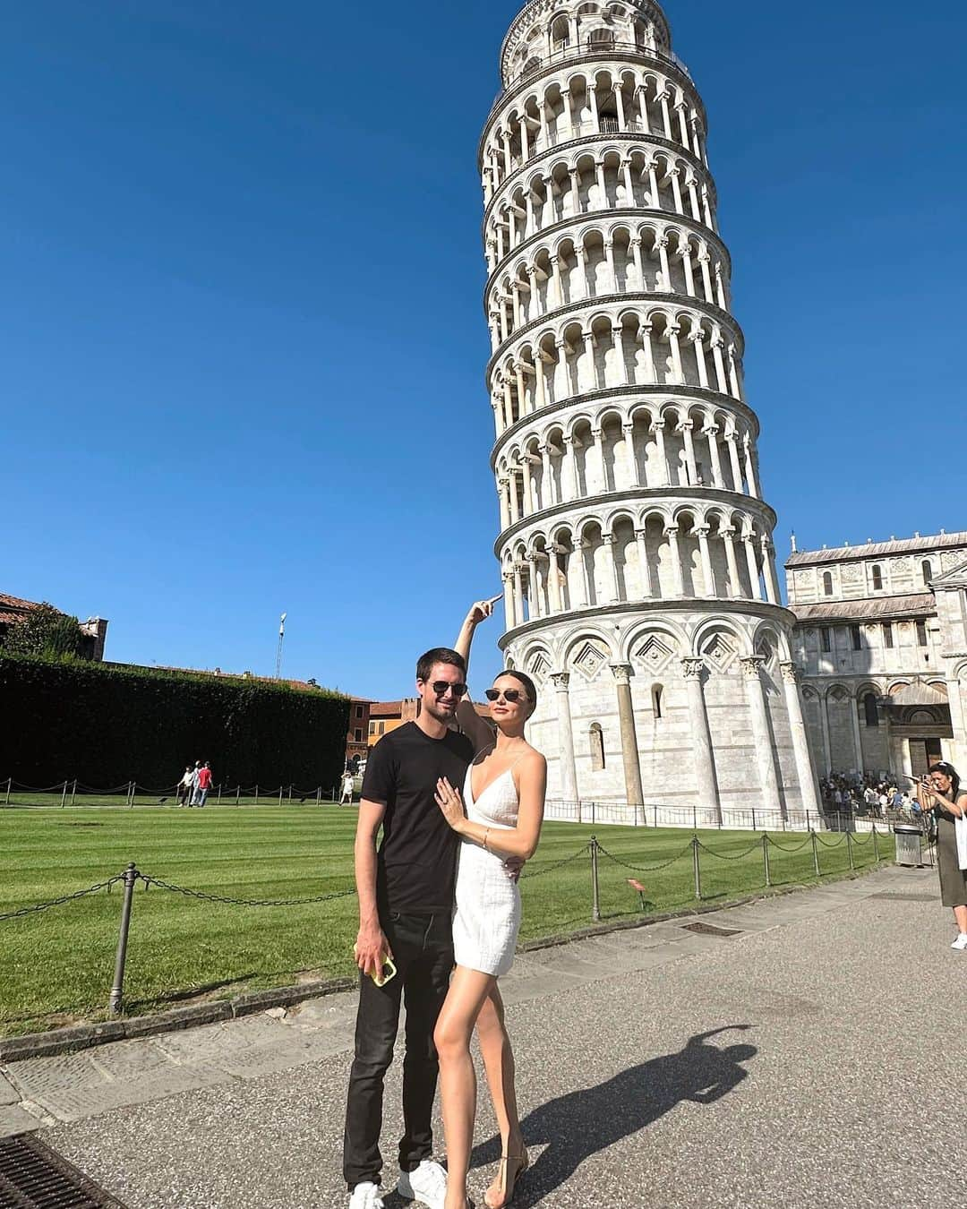 ミランダ・カーさんのインスタグラム写真 - (ミランダ・カーInstagram)「Postcards from Pisa 🇮🇹 What a fun weekend with my love 🥰✨❤️」6月26日 22時37分 - mirandakerr