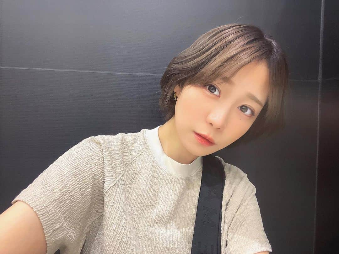 小嶋結里亜さんのインスタグラム写真 - (小嶋結里亜Instagram)「. .  . 梅雨の時期は 前髪も全部帽子にしまってしまうから 自然とわかれてながれてゆく〜。 ⁡ ⁡ . . ⁡ #役者#妃乃ゆりあ#低身長女子#猫好き#私服 #ショートヘア女子#ショートヘア#梅雨 ⁡ ⁡ ⁡ . ⁡ #girl#actress#spring#ootd#code#fashion #일상#japanesegirl#hairstyle#summer」6月26日 22時38分 - hino_yuria127