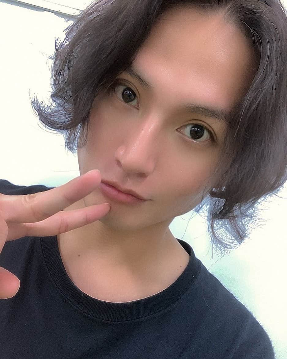 友常勇気さんのインスタグラム写真 - (友常勇気Instagram)「🤩information🤩 I'll be live streaming tomorrow at 21o'clock. Please feel free to come and see us‧˚₊*̥(∗︎*⁰͈꒨⁰͈)‧˚₊*̥ お知らせです😊✨ 明日、6月27日(火)久々インスタライブを21時から30分程ですかやります🤩 お時間御座いましたら是非遊び来て下さい☺️ 写真盛れた🤣❤️笑 #友常勇気 #Instagram #インスタ  #久々 #インスタライブ  #遊び来てね #☺️👍」6月26日 22時32分 - yuki_tomotsune