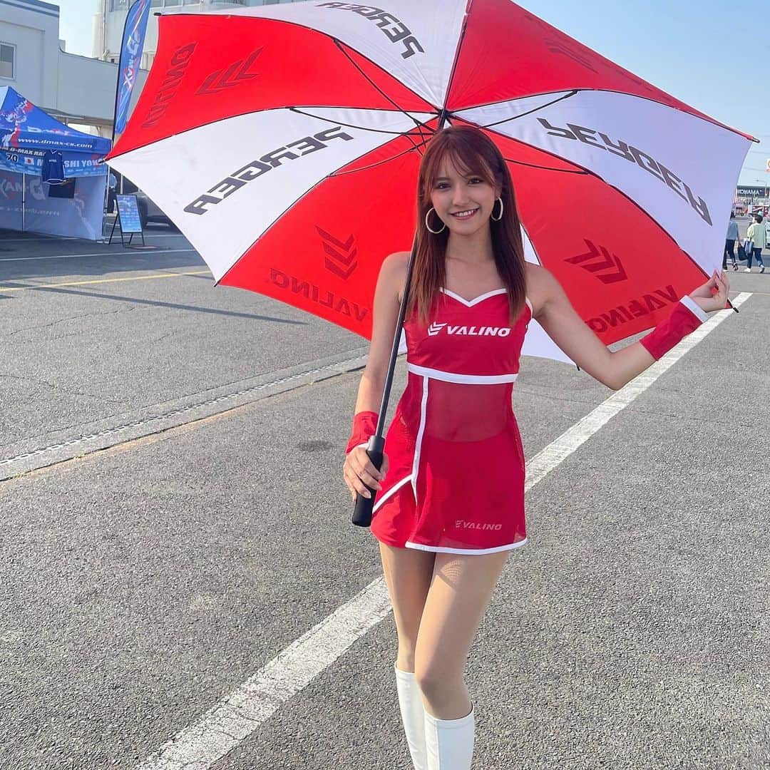 北川美麗のインスタグラム：「· · · D1GP 筑波 今回から夏コスでした🏖❤️‍🔥  VALINO TIRES・DRIFT STAR 個々のチームは違くても、11台も参戦している事に改めて凄いなって思いました👏🏼 · · #VALINOTIRES #DRIFTSTAR #d1gp #ラウンドガール #タレント#レースクイーン #RQ #VALINOガール  #krushガールズ」