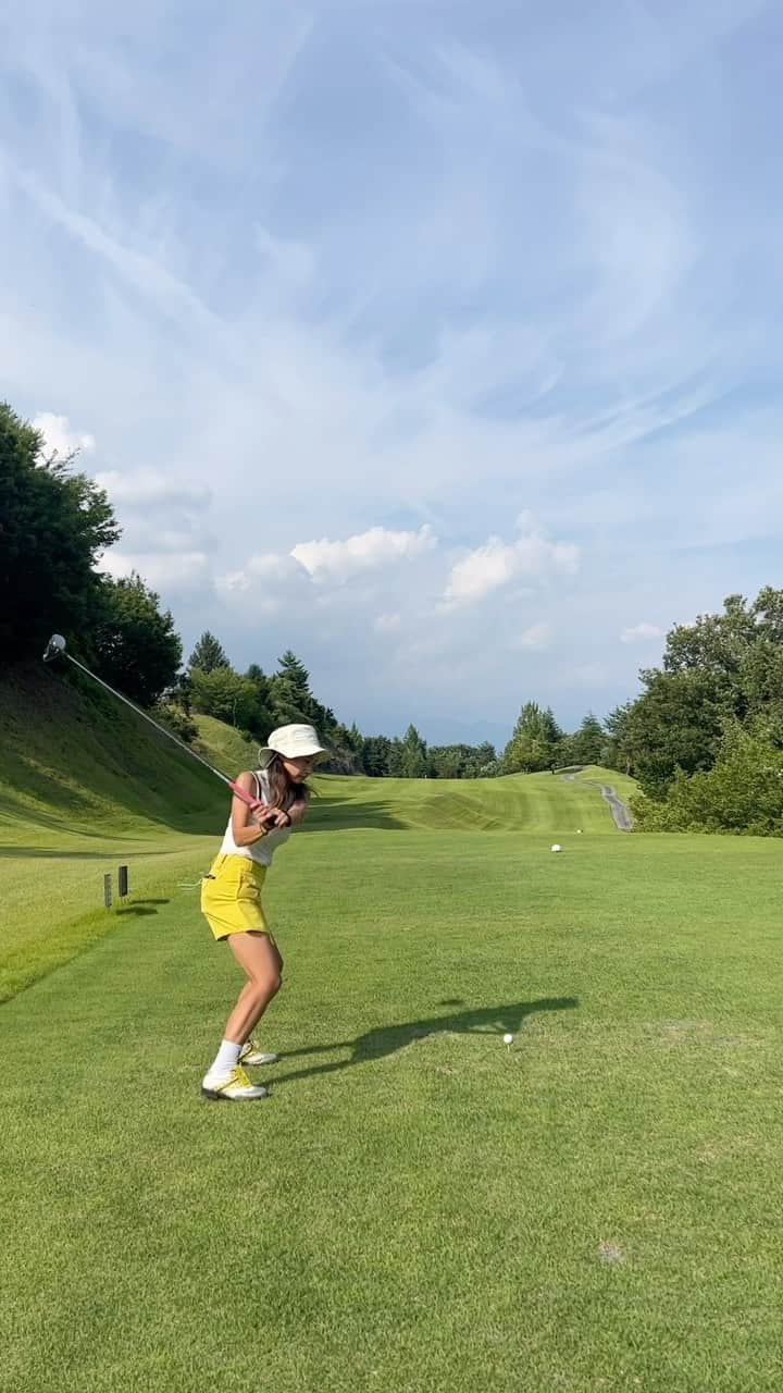 板倉由姫乃のインスタグラム：「⛳️ 山梨ってあんまり来たことなかったけど 割と近いし大好きになった😘❤️笑 . . . #山梨 #山梨ゴルフ #チェケラーゴルフ #ゴルフ #ゴルフコース #ゴルフスイング #ママゴルフ #ママゴルファー #ゴルフコーデ #アルチビオ」