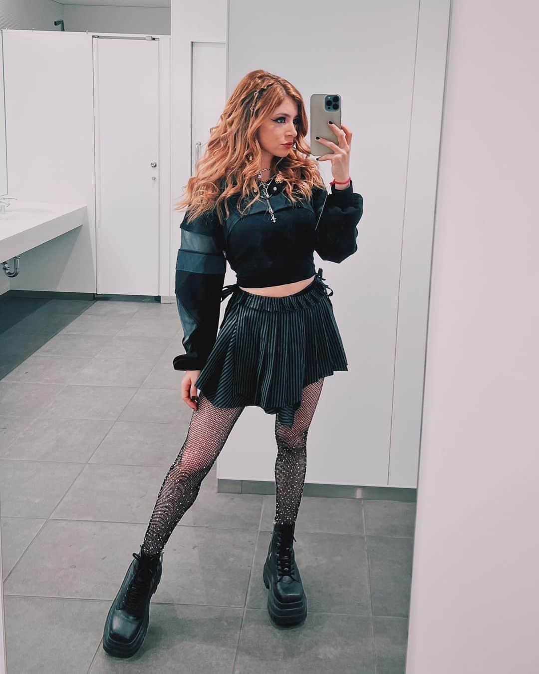 クリスシー・コスタンザさんのインスタグラム写真 - (クリスシー・コスタンザInstagram)「The sparkly tights return once more ✨」6月26日 22時59分 - chrissycostanza