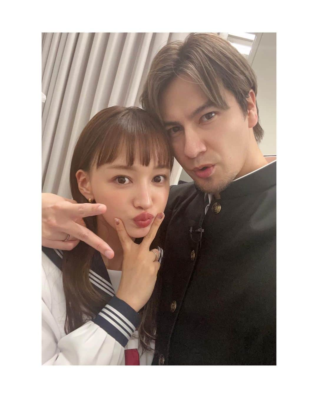 渡部麻衣さんのインスタグラム写真 - (渡部麻衣Instagram)「❤️💍6月26日💍❤️  JOY君と結婚して本日が ４回目の結婚記念日でしたっ♡  まだまだ４回目なのに 「え、待って結婚何周年かいね？笑」って お互い指輪に刻印されてる数字をチェックしちゃう そんなゆるぅーい関係がとっても心地良いのです👩‍❤️‍👨❣️  それにしても早いねぇー！！ あっという間に過ぎてくねぇー！！  こーゆー記念日って 当たり前に過ごしてる日々を 丁寧に大切に過ごしていかにゃーいけんと 改めて思えるよね😉  世界一の夫でありパパであるJOY君と 夫婦になれた【6月26日】という日を これからも大切にしたいと思います❤️  よろしくねJOY君っ😘💕  #結婚記念日」6月26日 23時05分 - mmaaiipp