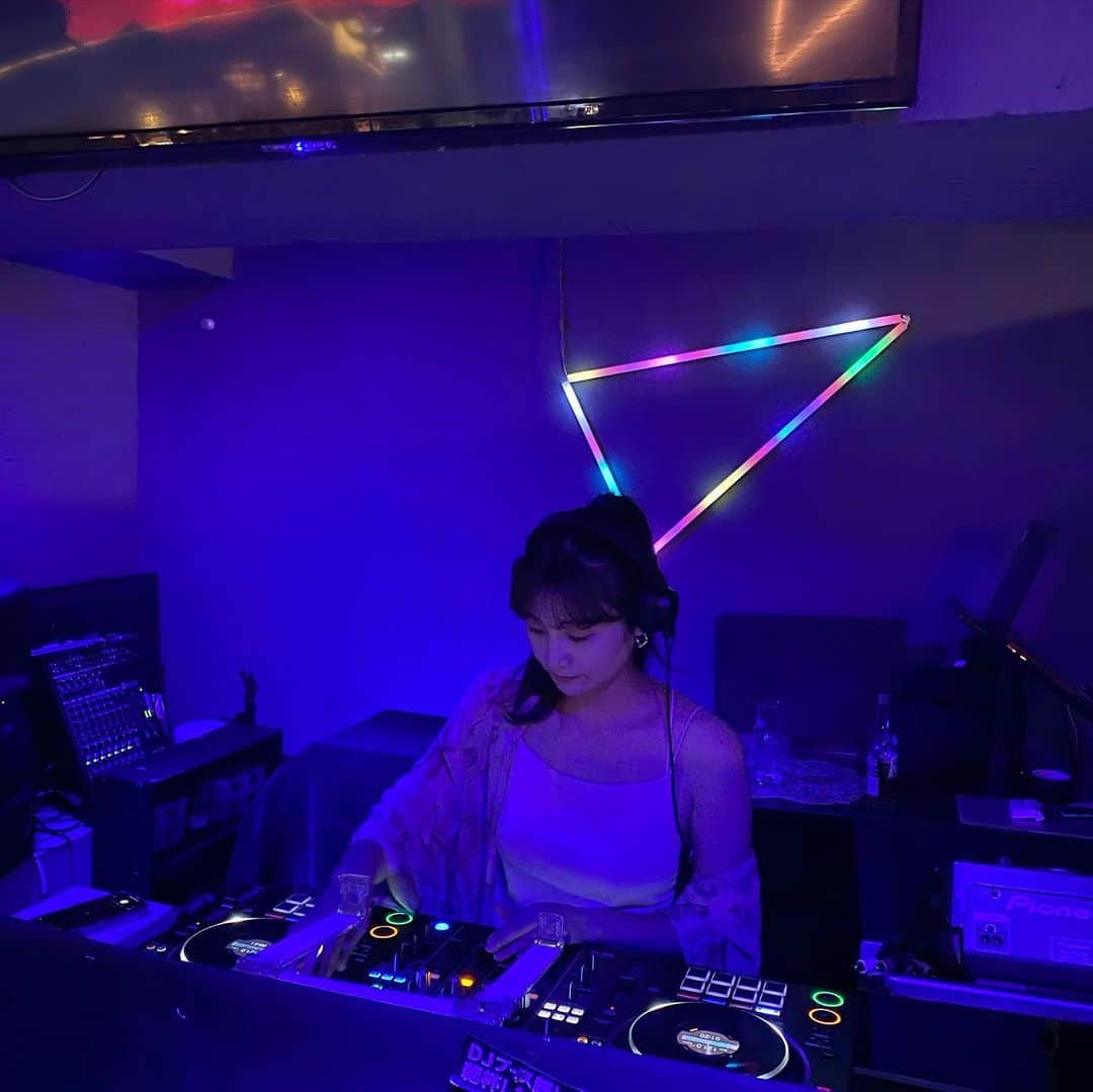 畑中奈緒美さんのインスタグラム写真 - (畑中奈緒美Instagram)「• 🎧🌮🌵🍺🤞  メキシカンな夜。  #DJ #タコス」6月26日 23時03分 - hatanaka_naomi