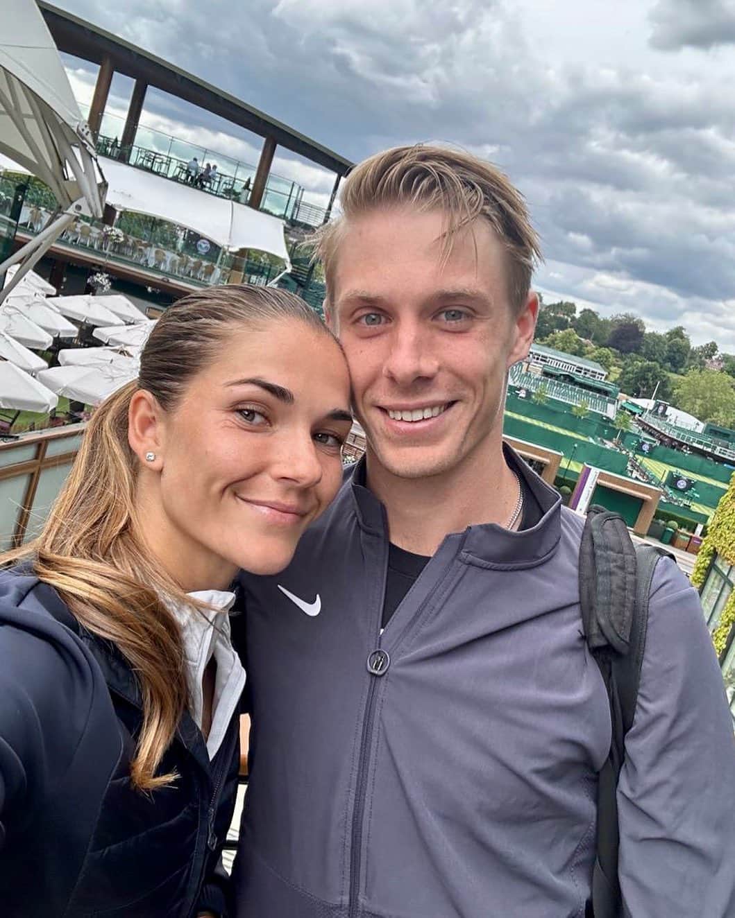 デニス・シャポバロフのインスタグラム：「Happy 4 years with my bestie ❤️ looking forward to many more great years together ☺️」
