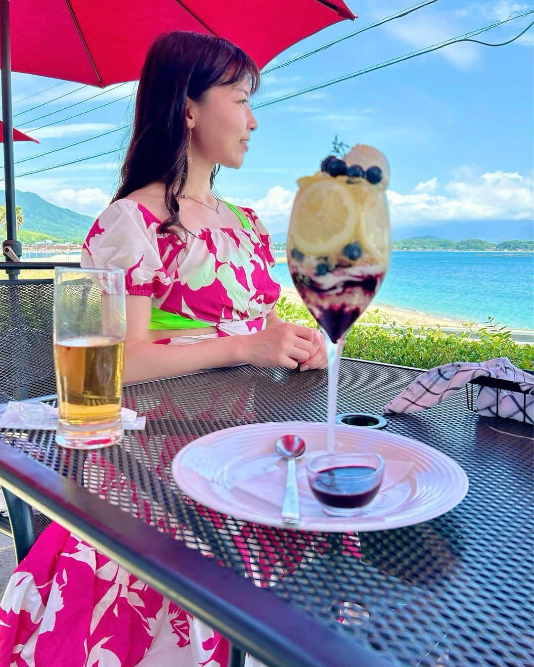 DJ MIYAさんのインスタグラム写真 - (DJ MIYAInstagram)「きゃっほ♡♡パフェ好き❤️ 福岡県・糸島の綺麗な海が見える素敵なデザインのレストラン  『TIME 伊都ハイランド店』さんでランチしましたあ♡♡  @time.itohighland  パフェ編だよ♡  ◉パフェ　『レモン✖️ブルーベリーパフェ』  佐賀県唐津の無農薬レモン🍋が美しく盛り付けされていて香りもいいし すっぱすぎない美味しいレモンと、福岡県産のブルーベリー🫐  パフェがおしゃれなグラス🥂に盛り付けられていて美しいー！！ブリーベリーの並べ方すごおおお🎵  レモンがお花みたいに飾ってあってまさに芸術品のようでした♡  ブルーベリーソースを🫐かけながら贅沢にいろんな味を楽しめて美味しかった💓  TIME 伊都ハイランド店  福岡県糸島市志摩岐志1503-28   https://tabelog.com/fukuoka/A4009/A400901/40054178/  #糸島 #福岡県糸島 #岐志漁港 #岐志 #糸島市 #糸島グルメ #TIME伊都ハイランド店 #timeitohighland #糸島ランチ #糸島レストラン #海沿いレストラン #絶景レストラン #福岡グルメ #福岡旅行記 #福岡旅行 #グルメインフルエンサー #グルメインスタグラマー #グルメスタグラム #ピザ釜 #ピザ #イタリアンレストラン #糸島カフェ #福岡観光 #海が見えるレストラン #トラベラー #福岡女子旅 #マイトリップMIYA #インスタ映え #旅ブロガー #福岡パフェ」6月26日 23時16分 - dj_miya