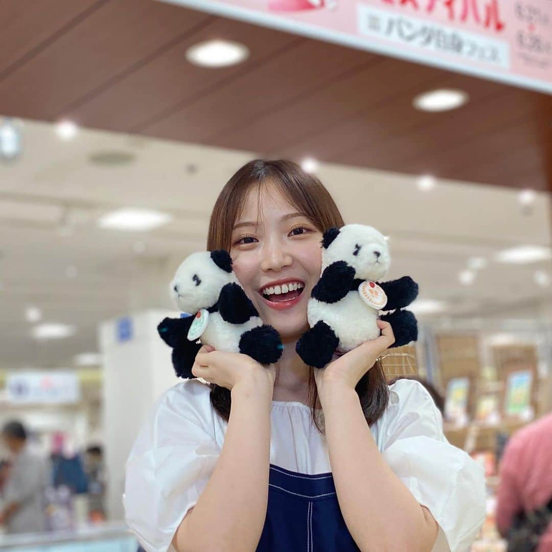 のインスタグラム：「. パンダ🐼に会えて嬉しかった日  写真はシャオレイです♡ 久しぶりに会いにいきたいなあ☺️  . . . .」