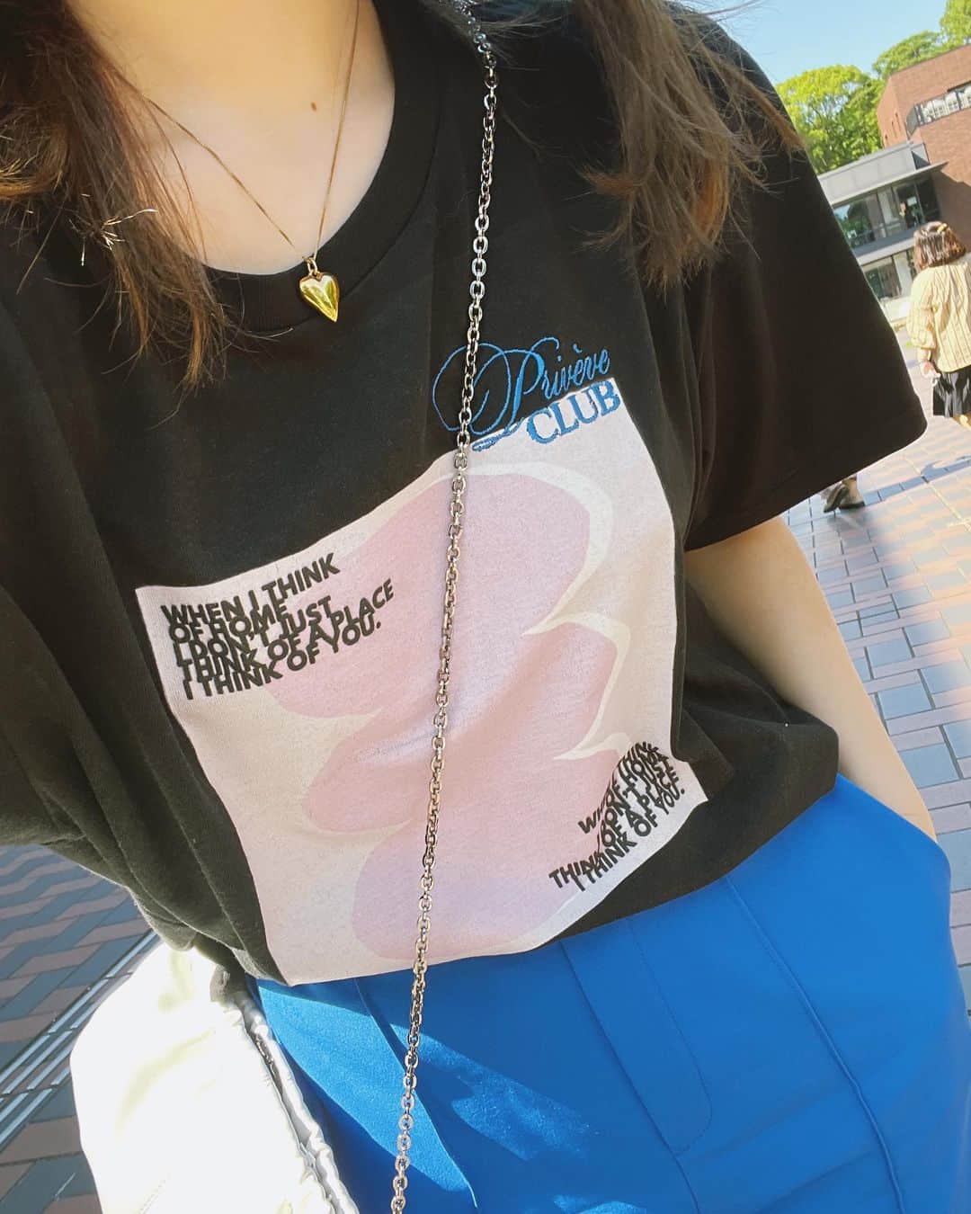 金光みり愛のインスタグラム：「@priveve_priveve 💙 New T-shirt on sale tomorrow🫶🏻」