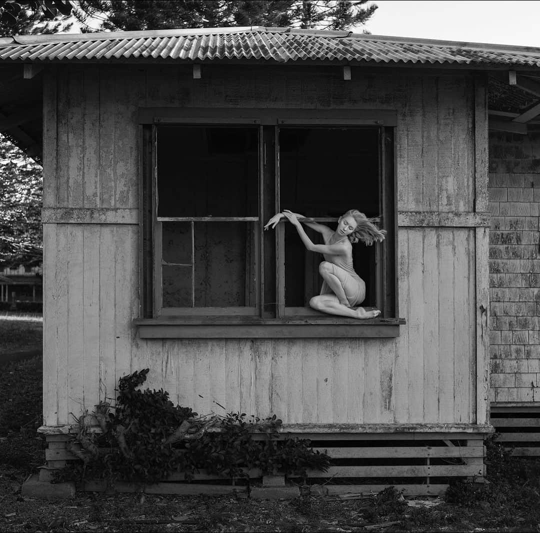 ballerina projectのインスタグラム：「𝐌𝐢𝐤𝐚𝐞𝐥𝐚 𝐊𝐞𝐥𝐥𝐲 in Maunaloa on the island of Molokai.   @mikaelakelly__ #mikaelakelly #ballerinaproject #maunaloa #molokai #hawaii #rickowens   Ballerina Project 𝗹𝗮𝗿𝗴𝗲 𝗳𝗼𝗿𝗺𝗮𝘁 𝗹𝗶𝗺𝗶𝘁𝗲𝗱 𝗲𝗱𝘁𝗶𝗼𝗻 𝗽𝗿𝗶𝗻𝘁𝘀 and 𝗜𝗻𝘀𝘁𝗮𝘅 𝗰𝗼𝗹𝗹𝗲𝗰𝘁𝗶𝗼𝗻𝘀 on sale in our Etsy store. Link is located in our bio.  𝙎𝙪𝙗𝙨𝙘𝙧𝙞𝙗𝙚 to the 𝐁𝐚𝐥𝐥𝐞𝐫𝐢𝐧𝐚 𝐏𝐫𝐨𝐣𝐞𝐜𝐭 on Instagram to have access to exclusive and never seen before content. 🩰」