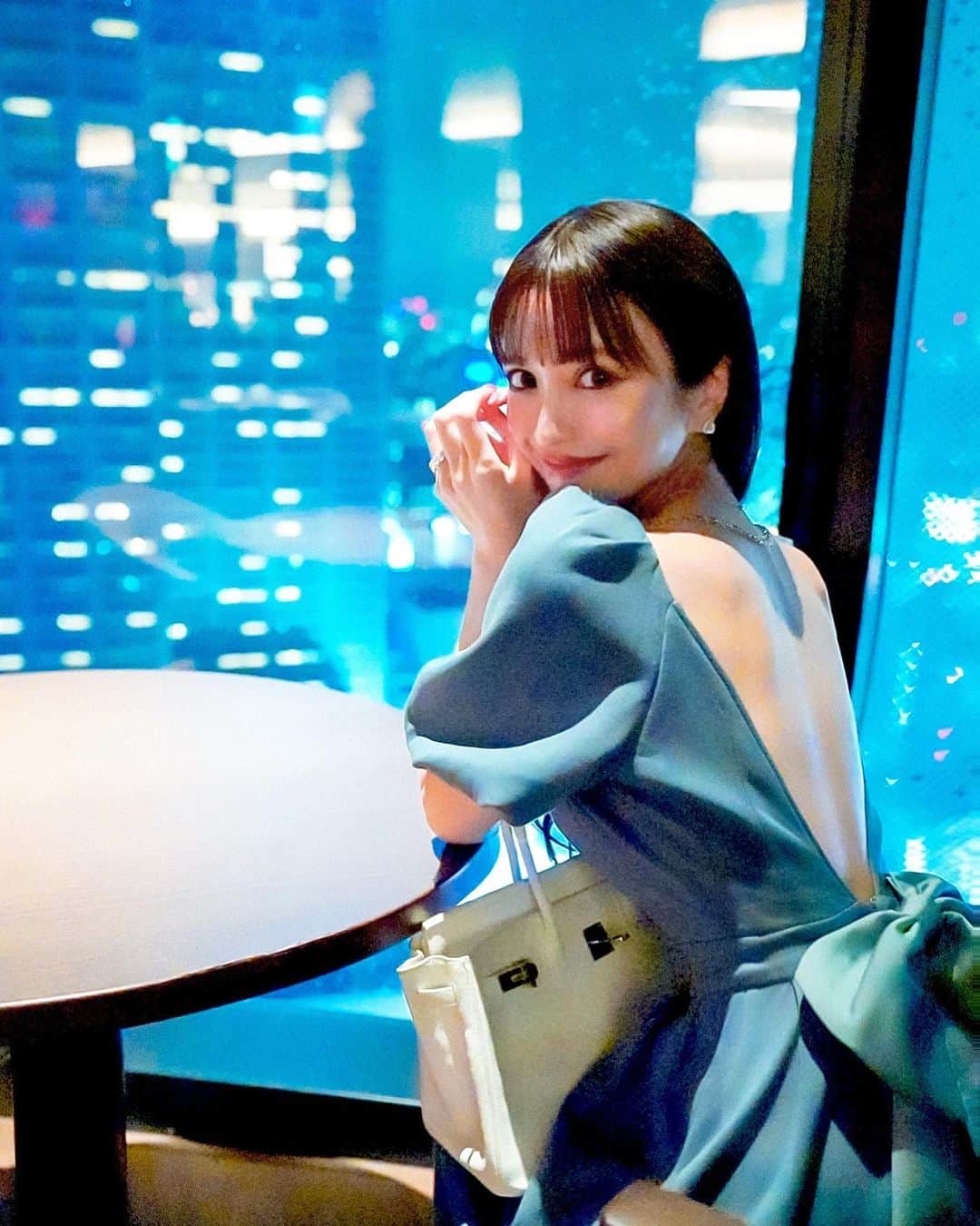 のインスタグラム：「💎🦢🤍背中綺麗って褒めてもらえる🤍」
