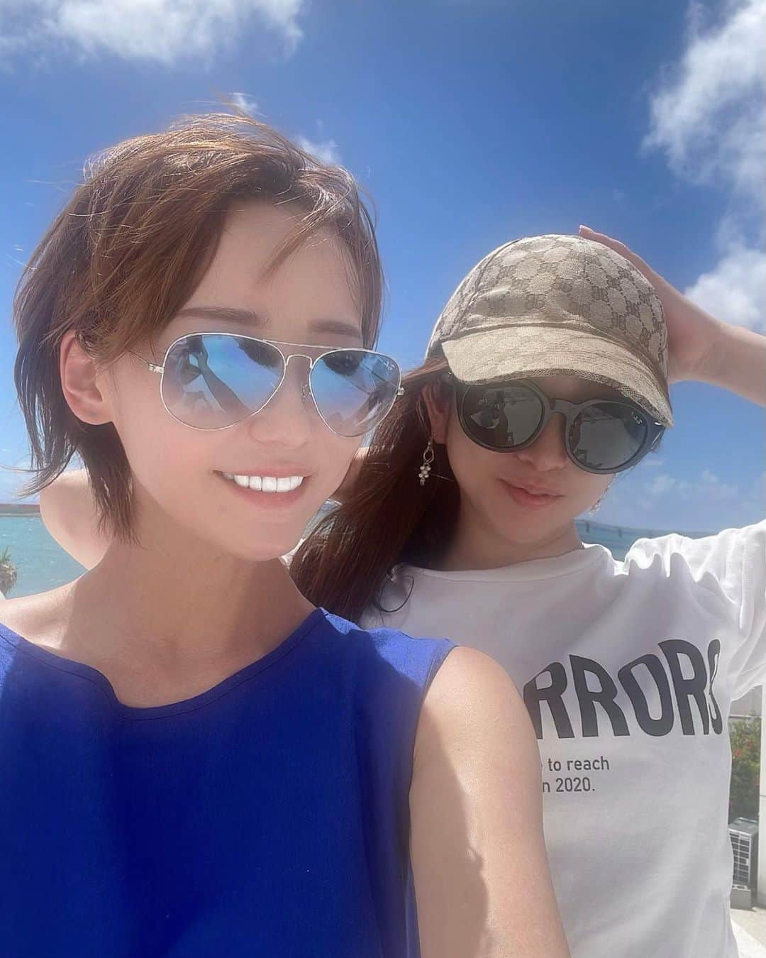 鮎川りなさんのインスタグラム写真 - (鮎川りなInstagram)「沖縄旅行 ⭐︎ウミカジテラス⭐︎ 瀬長島のウミカジテラスでまさかの6〜7年ぶりくらいの再会🩵 @food_yuu ちゃん @mkcafe_okinawa を見つけてゆうちゃんいるかなー？って覗いたら会えた🩵 サータアンダギーが美味しすぎるからウミカジテラスに行ったら皆さん是非食べてみてください‼️ あとね、置いてあるハブ酒。 夫婦のハブが入ってました🫶🏻 キュンです🫰🩵 #瀬長島ウミカジテラス #mkcafe #沖縄　#女子旅　#サータアンダギー #もちもち #島豆腐入りサーターアンダギー #鯖バーガー　#映え」6月26日 23時25分 - ayurina_oy