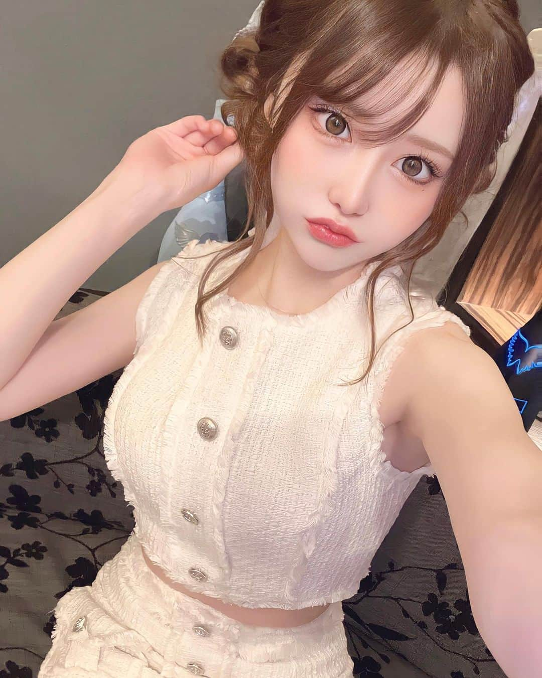 結城里華さんのインスタグラム写真 - (結城里華Instagram)「_ _ @ellechic_officiall のセットアップ🤍 かあいい〜👼🏻🩵 _  #tokyo #日本 #東京 #新宿 #歌舞伎町 #キャバクラ #キャバ嬢 #整形 #ヘアセット #韓国 #ATEEZ #홍중 #한국 #일본 #도쿄 #신주쿠 #photooftheday #instagood #台湾 #香港 #followme #instafood #love #오오티디 #셀카 #셀카그램 #패션 #데일리룩 #좋아요 #메이크」6月26日 23時27分 - yuuki_rika