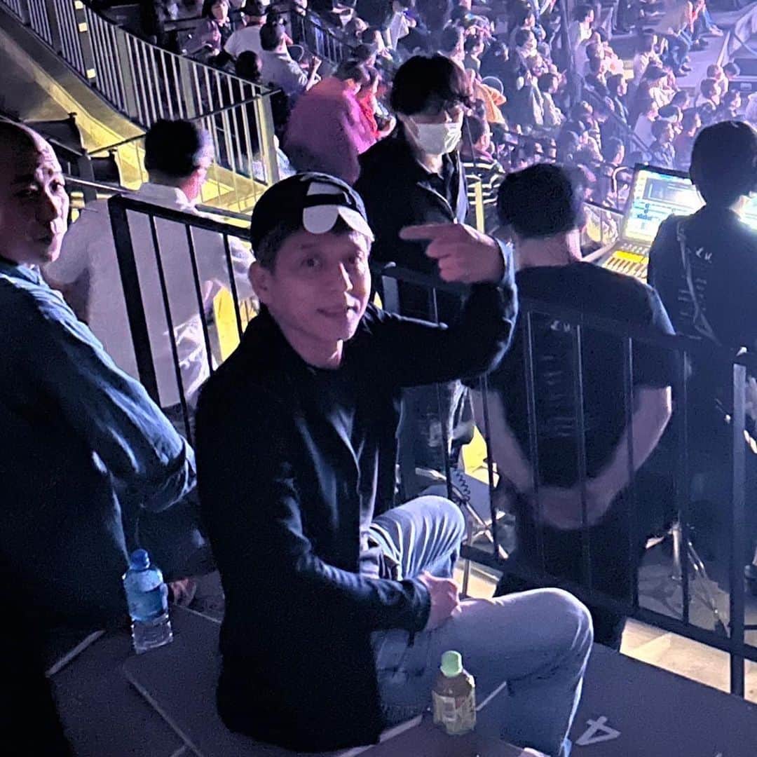 中山美穂のインスタグラム：「こんな人も観に来てくださいました。勝村パイセン。 大好き過ぎる。 どんな悩み事も軽やかに受け流してくれる笑 達観が凄過ぎるじじい様です。」