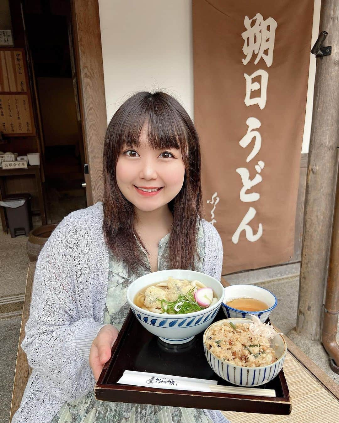 嶋梨夏さんのインスタグラム写真 - (嶋梨夏Instagram)「朔日参りだから朔日尽くし🥰おかげ横丁に行ったら必ず食べる、ふくすけさんの朔日うどんもいただきましたっ☺️💓 . . . . . #被写体 #お仕事依頼受付中 #おでかけ #三重県 #伊勢 #伊勢神宮 #おかげ横丁 #伊勢神宮おかげ横丁 #朔日参り #朔日うどん #ふくすけ #伊勢うどん #いっぱい食べる君が好き #もぐもぐ #彼女感 #アラサー女子 #平成元年生まれ #150cm #ファインダー越しの私の世界 #ポートレート #ポートレート撮影 #女優 #actress #photooftheday #JAPAN #japanesegirl #instagood #followme #ricashima #嶋梨夏」6月26日 23時40分 - shimarica_jp