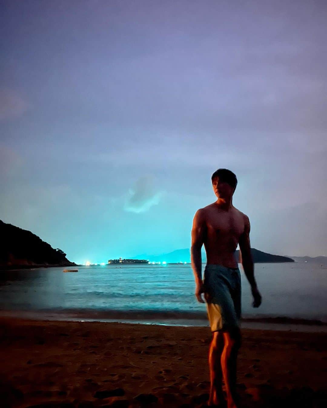 中道理央也さんのインスタグラム写真 - (中道理央也Instagram)「Such a nice view  The sea in Hong Kong is beautiful even at night  #hongkong #sea #beach #model #lifestyle」6月26日 23時32分 - lion_nakamichi
