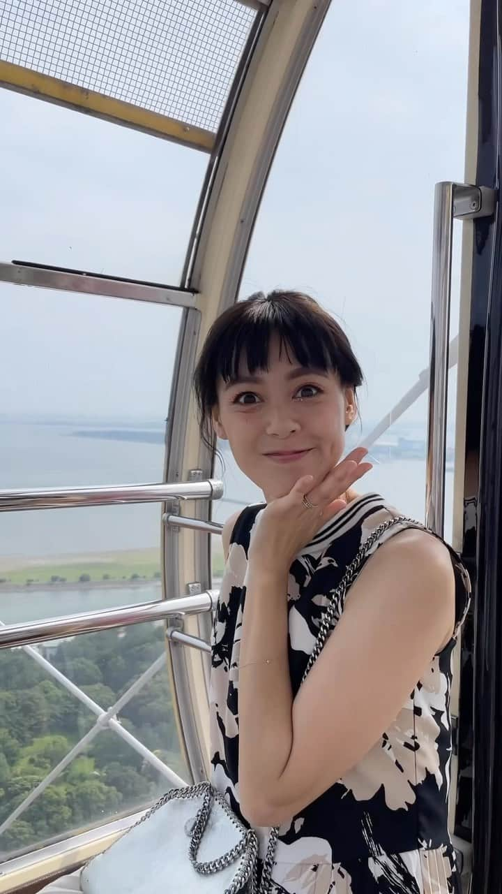 優美のインスタグラム：「- We went to big a ferris wheel 🎡  I found the fun thing to do on the way home!! 大好き🤍  #1日1大好き #優美 #昭和感 #大好き #love」