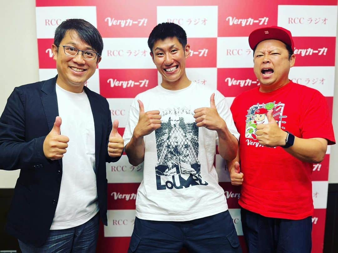 中田廉さんのインスタグラム写真 - (中田廉Instagram)「RCCラジオ  それ聴け！Veryカープ!  最高に楽しかったです。前回は3月13日に出演その時は重大告知(火曜日のカーチカチ・中田廉の今夜もパンプアップ)の発表！！  今回は自分の最大の裏テーマである。 先輩方の技を盗む。気づいたら楽しくて裏テーマ失敗。  トーク力、本当にこれからも勉強させていただきます。  坂上アナウンサー @sakaueshunji  ボールボーイ佐竹さん　@ballboysatake   本当にありがとうございました。  あー楽しかった。  #rccラジオ #それ聴けveryカープ  #坂上アナウンサー #ボールボーイ佐竹 さん #中田廉 #広島 #ポーラベア #チケット #スーモ」6月26日 23時38分 - nakatatatareren