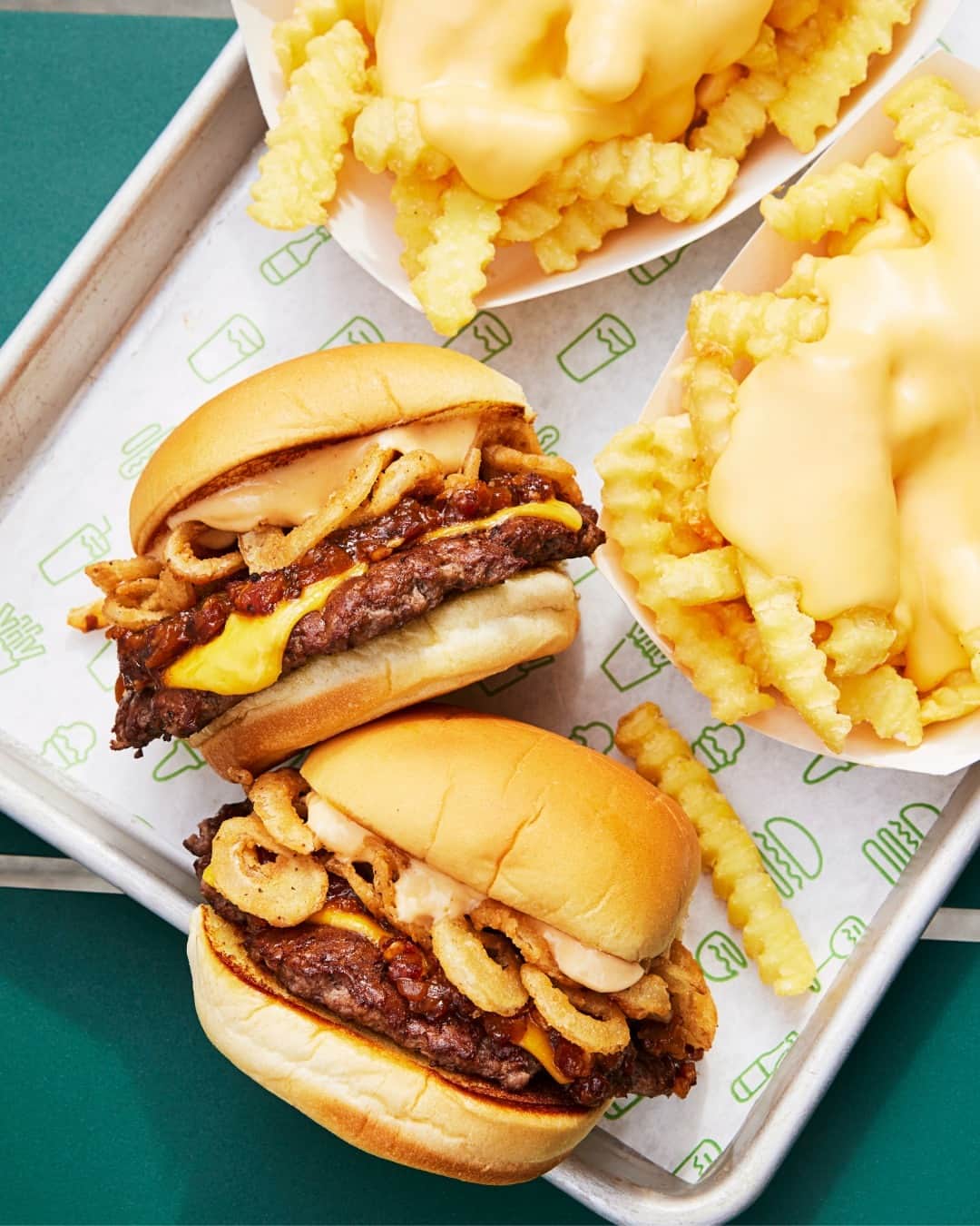 SHAKE SHACKさんのインスタグラム写真 - (SHAKE SHACKInstagram)「Bourbon Bacon Jam is BACK—for a limited time only. 🥃🍔  Made with @makersmark bourbon, our smokey and sweet Bourbon Bacon Jam Burger is topped with American cheese and crispy onions.   Available at all U.S. Shacks for a limited time, excluding airports and stadiums.」6月27日 0時05分 - shakeshack
