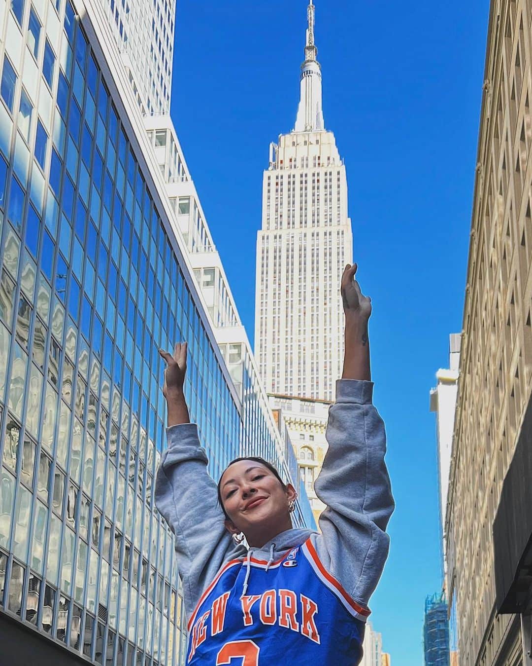 ジョーディン・テイラーのインスタグラム：「Pretend this is a Laker jersey 💜 NY… we back!」