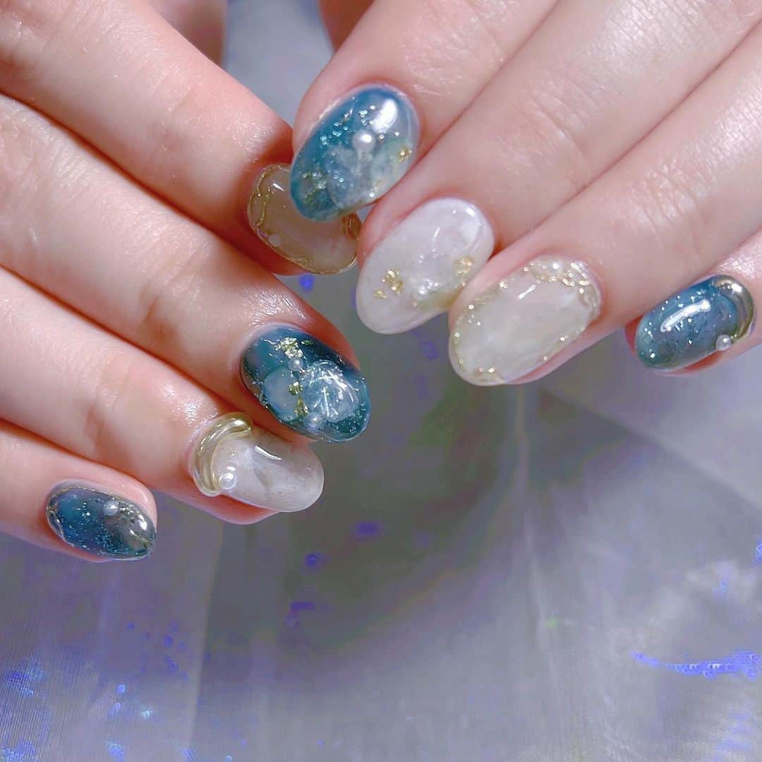 なかやまちえこさんのインスタグラム写真 - (なかやまちえこInstagram)「青とベージュ💅⠀ ⠀ @reiandbob さん⠀ #nail #nails #nailart #ネイル #美甲 #ネイルアート  #japanesenailart #manucure #japanesenails #manicurist #gelnails #أظافر #네일아트 #미용  #เพ้นท์เล็บ #artedeuñas #เพ้นท์เล็บเจล #ジェルネイルデザイン #ネイルデザイン #nagelkunst #ニュアンスネイル @aby_sharenail」6月27日 0時01分 - chiekonakayama