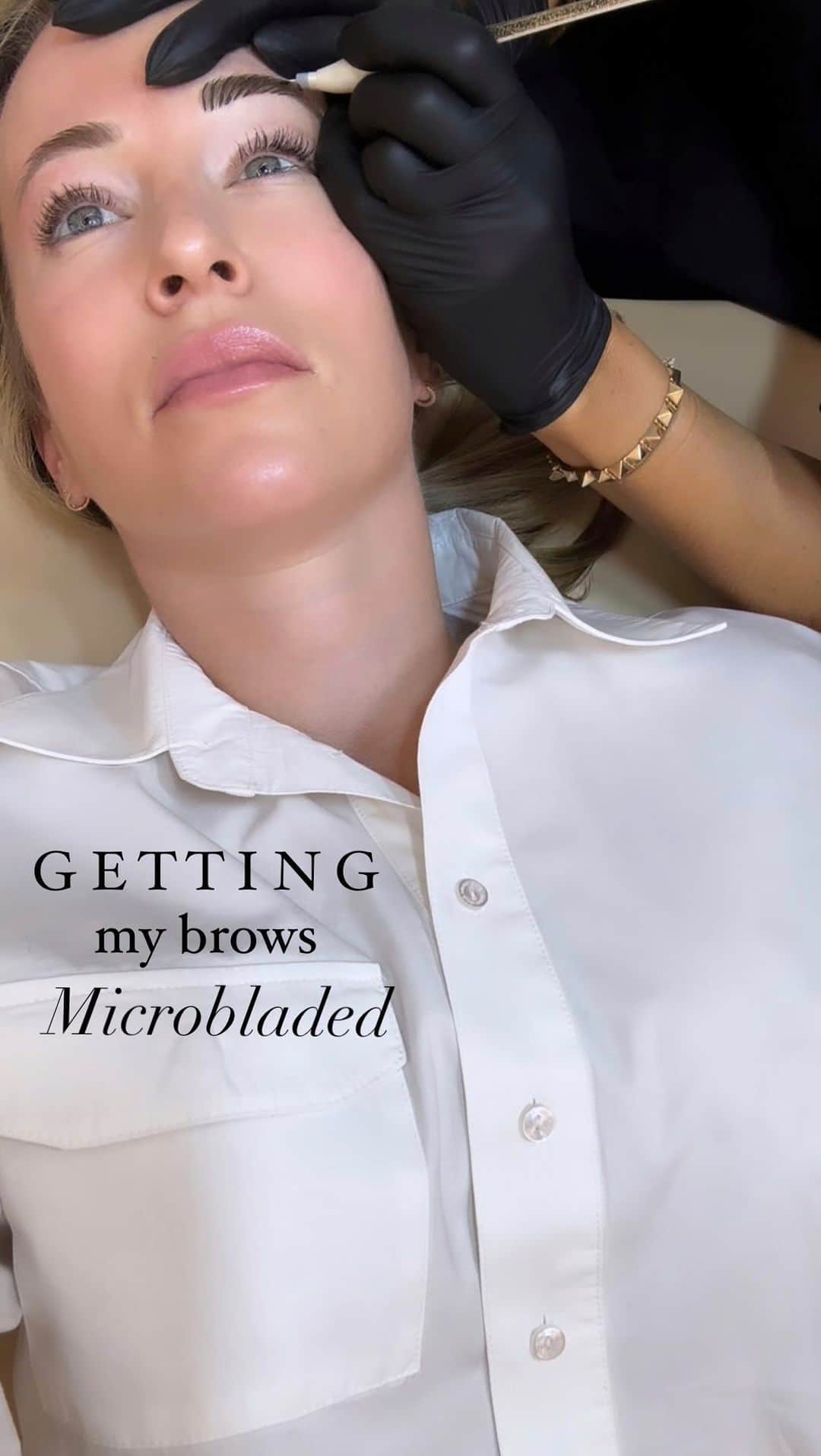 Helena Glazer Hodneのインスタグラム：「It's been a few weeks since I got my brows #microbladed back Piret aka the @eyebrowdoctor and as always, I am always thrilled with what she does. I don't have great brows to begin with, but she manages to make me feel a bit more put together and finished. For those not in NYC, she also has locations in Miami and LA.」