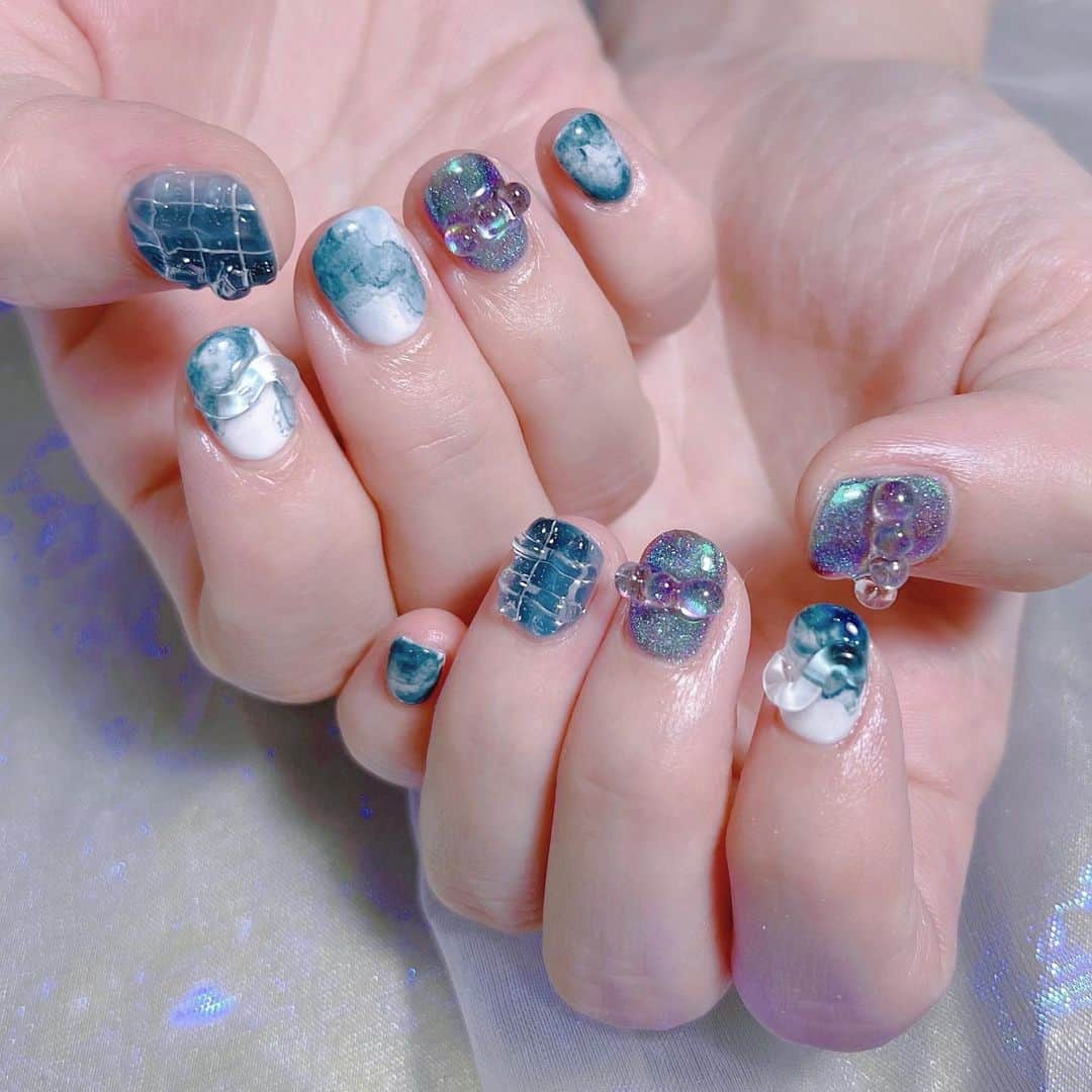 なかやまちえこのインスタグラム：「青のネイル💅⠀ ⠀ @aby_sharenail ⠀ #nail #nails #nailart #ネイル #美甲 #ネイルアート  #japanesenailart #manucure #japanesenails #manicurist #gelnails #أظافر #네일아트 #미용  #เพ้นท์เล็บ #artedeuñas #เพ้นท์เล็บเจล #ジェルネイルデザイン #ネイルデザイン #nagelkunst #ニュアンスネイル⠀ @pregel.jp ⠀ @preanfaofficial ⠀ @kimacat_betty」