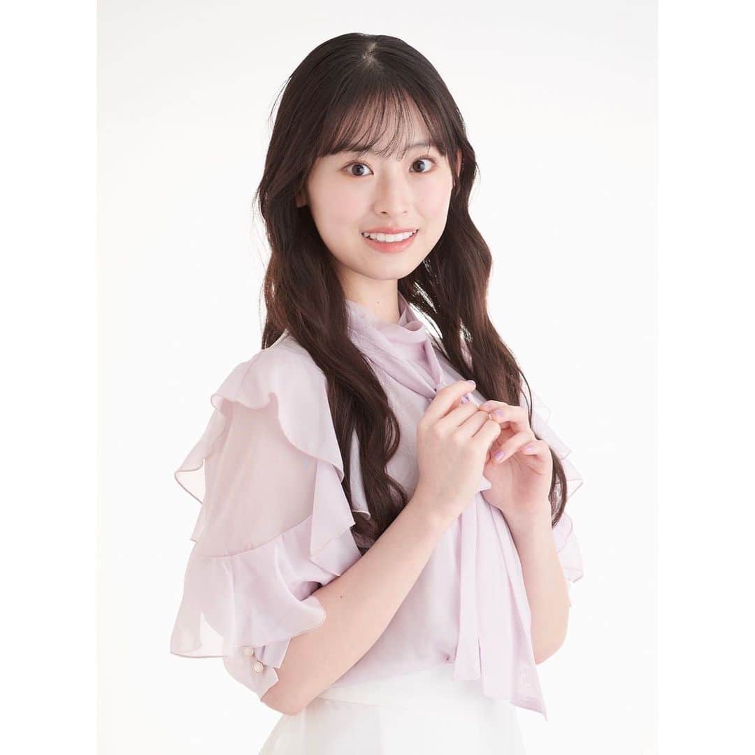井本彩花さんのインスタグラム写真 - (井本彩花Instagram)「． 🌱お知らせ🌱  6月28日(水)～「CLIPPER」青森市全域にて発行 6月30日(金)～「おでかけmoa」滋賀県全域にて発行  フリーペーパーの表紙を飾らせていただきましたので、 是非お手に取っていただけると嬉しいです😌  アザーカットです～～🎀」6月27日 0時11分 - imoto_ayaka_official