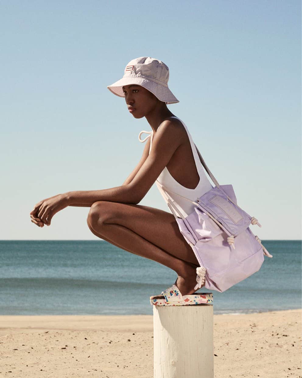 ハンターブーツのインスタグラム：「Make your summer colorful in the Bloom Slide ☀️ These white marble finished slip-ons are lightweight and made for comfort for your everyday use. Available at @zappos.」