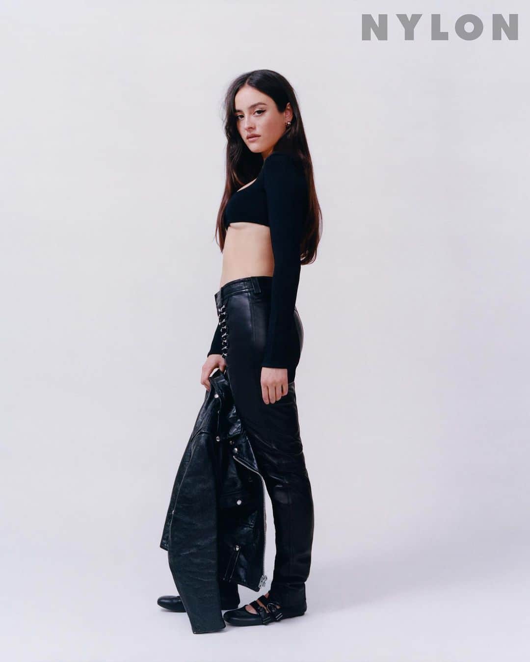 スチュアートワイツマンさんのインスタグラム写真 - (スチュアートワイツマンInstagram)「It girl status. It girl shoe. Chase Sui Wonders wears the MAVERICK BALLET FLAT in black nappa leather for her feature in Nylon Magazine's It Girl column. ​  #StuartWeitzman #ChaseSuiWonders @chasesuiwonders @nylonmagazine​  Photographer: Lea Winkler @leabwinkler  Stylist: Stephanie Sanchez @stephmariasanchez  Hair: Blake Erik @blakeerik  Makeup: Misha Shahzada @misha212 ​ Photo Director: Alex Pollack @heartattackack ​ SVP Fashion: Tiffany Reid @tiffanyreid  SVP Creative: Karen Hibbert @karen.hibbert」6月27日 0時12分 - stuartweitzman
