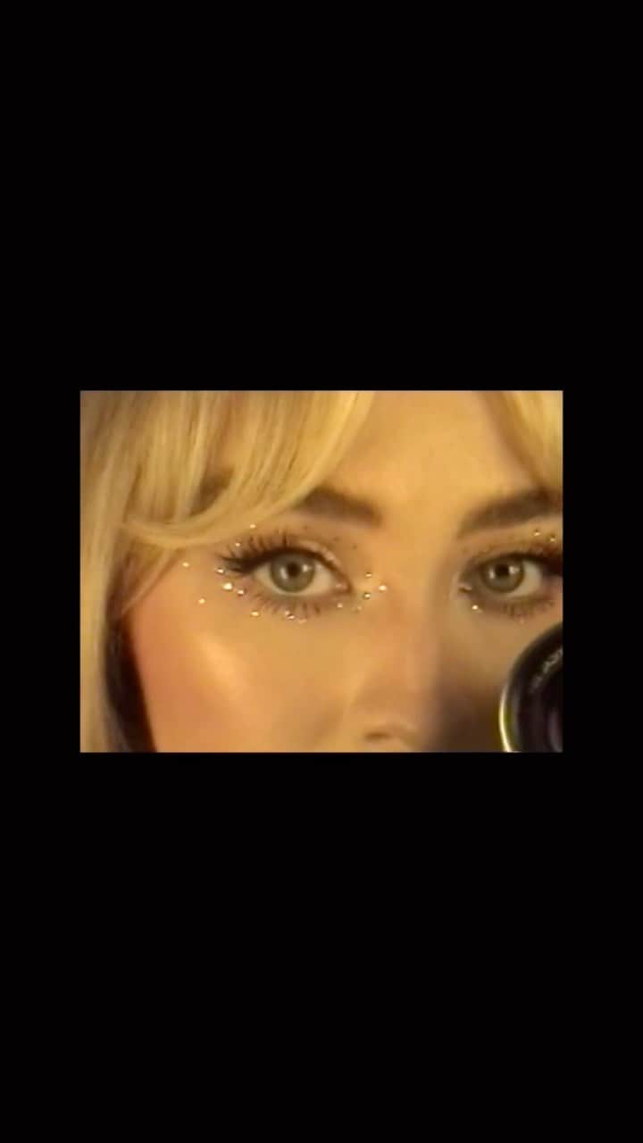 サブリナ・カーペンターのインスタグラム：「europe and i am down」