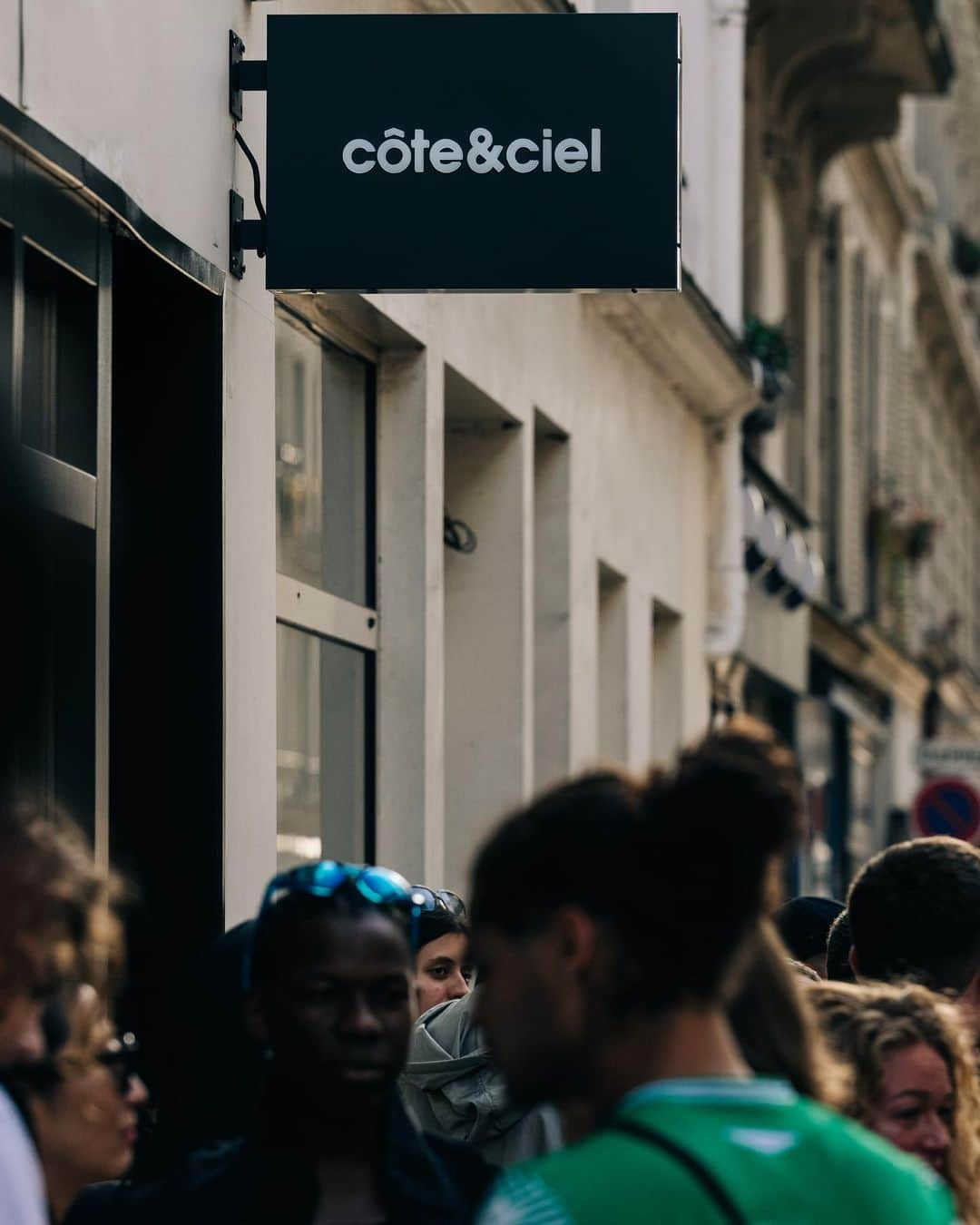 コートエシエルさんのインスタグラム写真 - (コートエシエルInstagram)「It feels great to finally have a space in Paris, that we can call home and host our community in 💛  Our flagship store in Paris is open Monday - Saturday 11:00 - 19:00   3 Rue du Pont Aux Choux   Come say hi, we are looking forward to seeing you ☺️  Pictures by @aks」6月27日 0時32分 - coteetciel