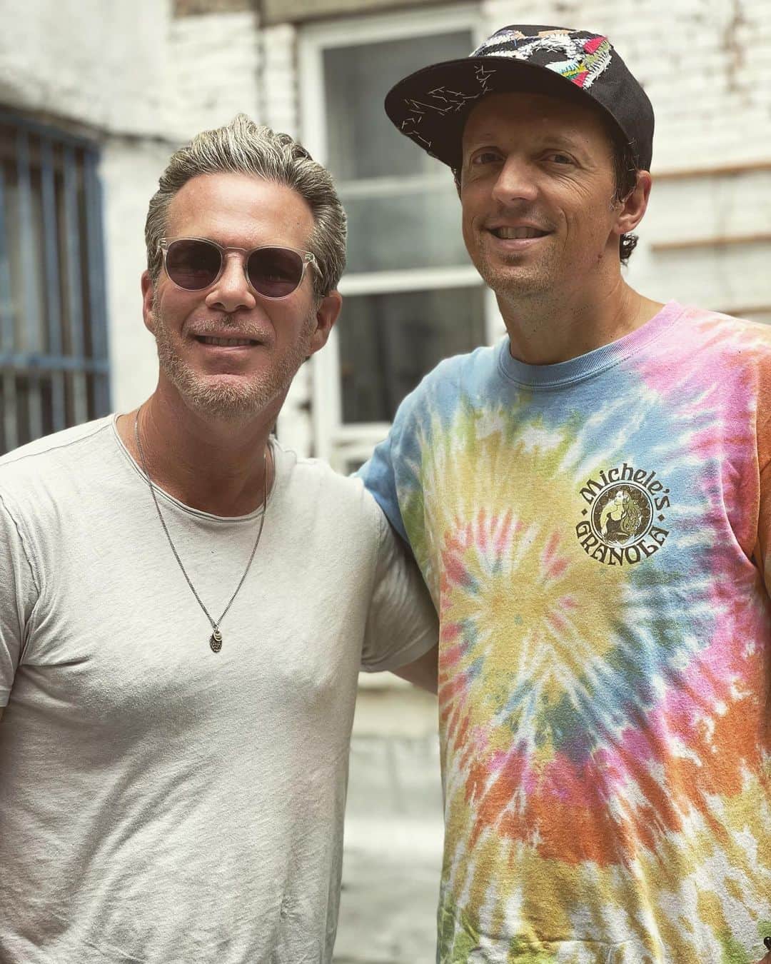 scottlippsさんのインスタグラム写真 - (scottlippsInstagram)「Coming soon!! @jason_mraz @spinmag @lippsservicepod Jason is a force of positivity and inspiration in this crazy world- we get into his path and journey to his eighth studio album and so much more.  Thanks to the all new @mackiegear #dlz creator also @thedanielkohn and @matt_han_ra_han #jasonmraz #podcast」6月27日 0時32分 - scottlipps