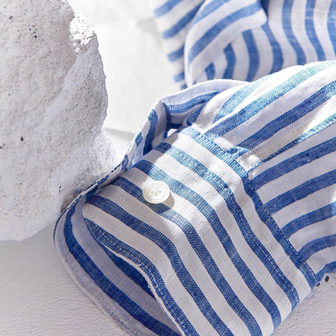 のインスタグラム：「Explore lightweight breathable fabrics for the season  #DuchampLondon #Menswear」