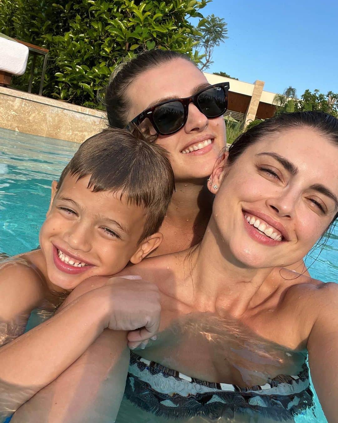 エディン・ジェコのインスタグラム：「Vacation mode on 😍 #familytime 😍」