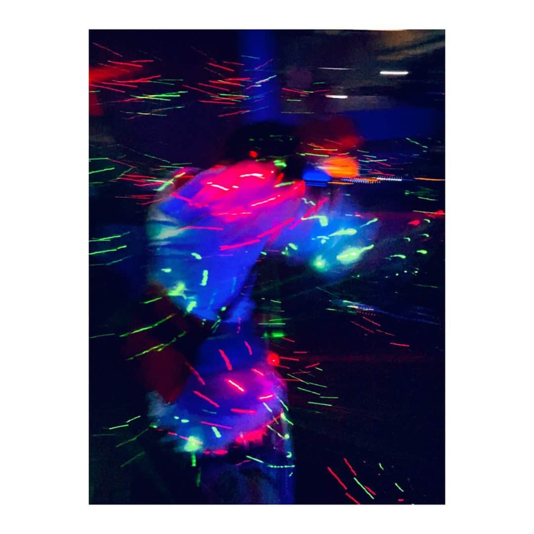 iCasのインスタグラム：「ライブ終わりのAMANA✖️真夜中の堺東GOITH  音楽があるといつでも楽しいね🪽🪽」
