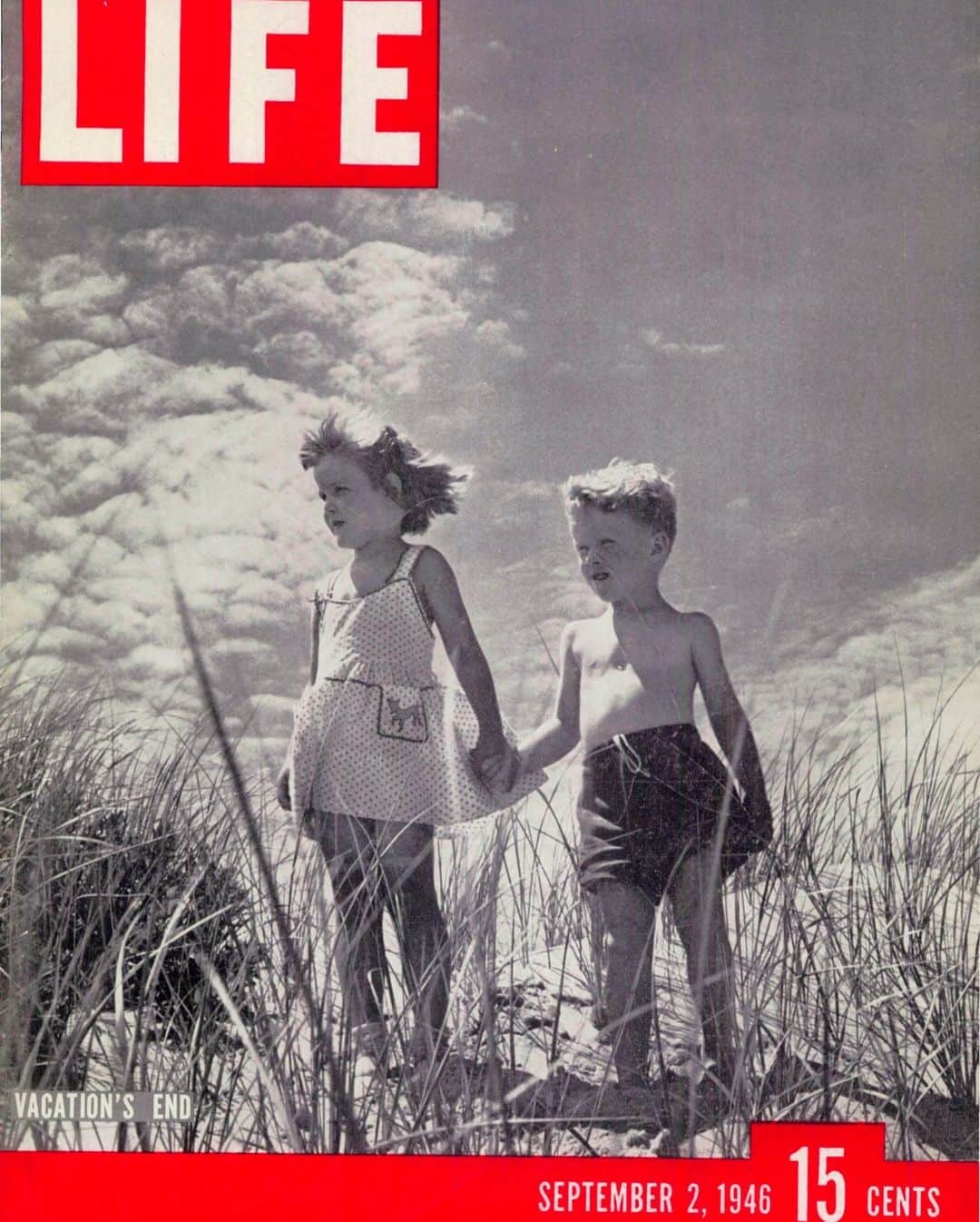lifeさんのインスタグラム写真 - (lifeInstagram)「LIFE cover featuring two young children holding hands while spending the summer among sand dunes of Cape Cod - September 2, 1946.   (📷 Cornell Capa/LIFE Picture Collection)  #LIFEMagazine #LIFEArchive #LIFECover #Cover #1940s #CapeCod #Massachusetts #USA #SummerTime #Beach」6月27日 0時31分 - life