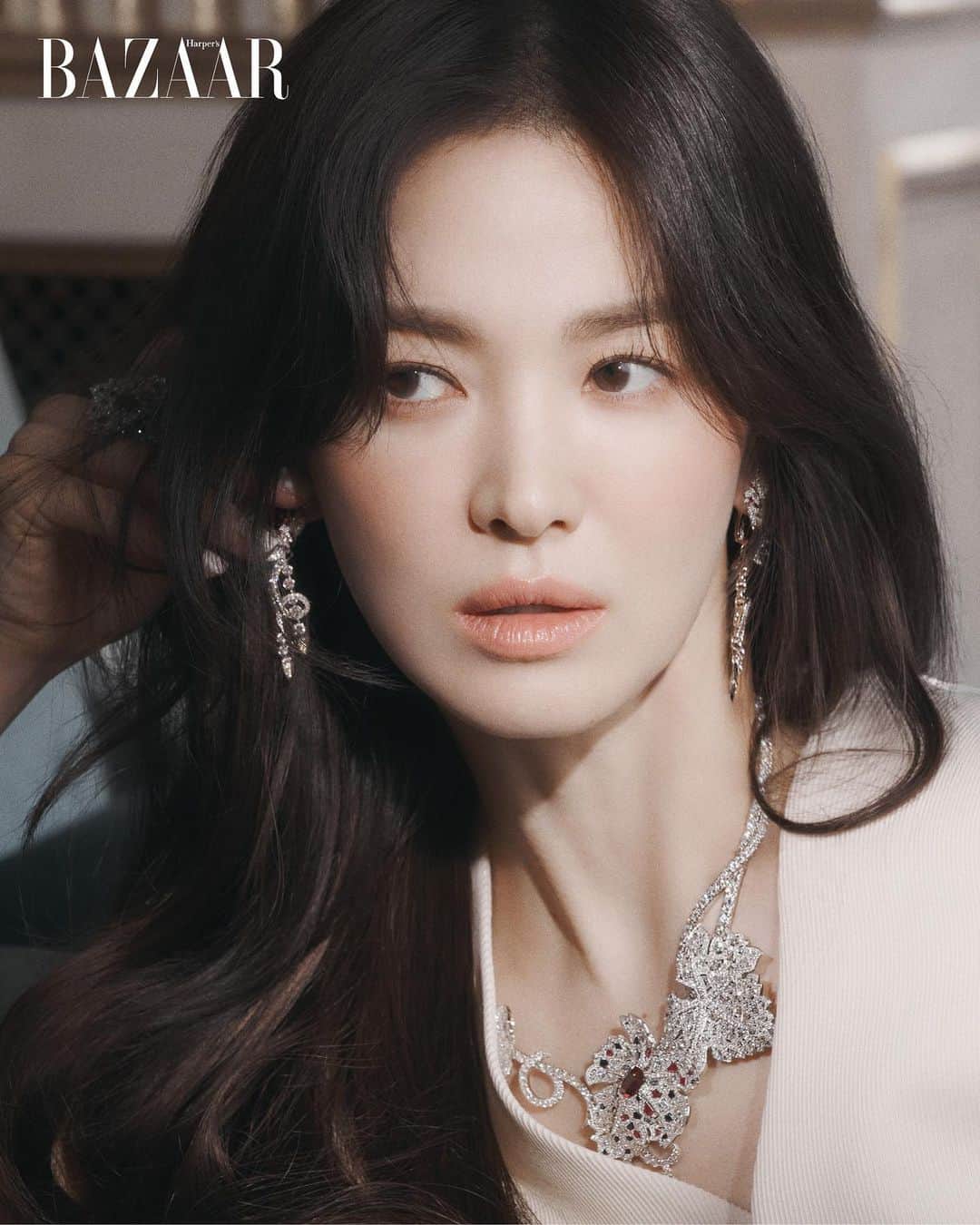 Chaumetさんのインスタグラム写真 - (ChaumetInstagram)「Korean actress and Chaumet Ambassador @kyo1122 shines on the July edition of @harpersbazaarhk wearing our Wheat and Vine Leaf sets from our new High Jewellery collection, Le Jardin de Chaumet. #Chaumet #LeJardindeChaumet #ChaumetHighJewellery #CelebritiesinChaumet」6月28日 16時00分 - chaumetofficial
