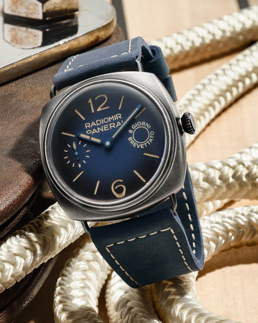 オフィチーネ パネライさんのインスタグラム写真 - (オフィチーネ パネライInstagram)「Panerai’s long history with the sea is celebrated in the deep blue of new Radiomir Otto Giorni #PAM1348.  #Panerai #Radiomir #Panerai8days」6月27日 0時37分 - panerai