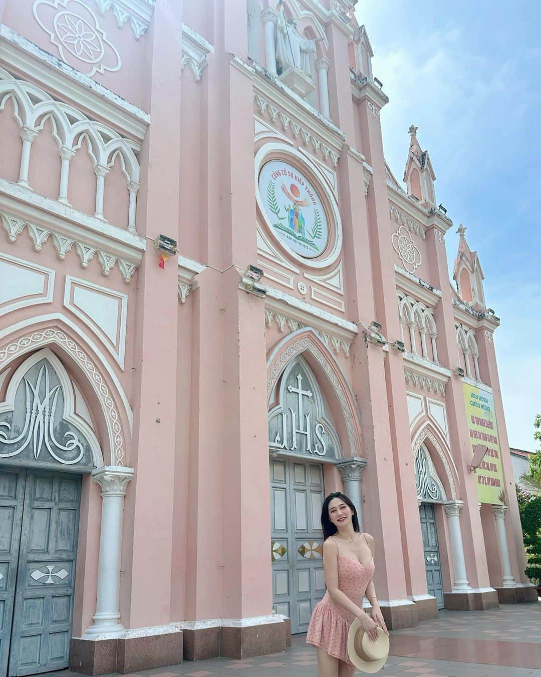 漢娜Hannahさんのインスタグラム写真 - (漢娜HannahInstagram)「浪漫的粉色教堂💒  #峴港 #粉色教堂 #越南」6月27日 0時49分 - callmetsts