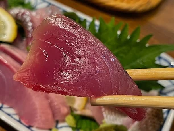 小野瀬雅生さんのインスタグラム写真 - (小野瀬雅生Instagram)「逗子の海鮮食堂満天で初夏の刺身盛り合わせウマウマウー☆2人前だけどたっぷり☆佐島の地だこ刺☆かます刺☆いなだ刺☆かつお刺☆とび魚刺☆どれも初夏の一瞬を戴いているよう☆強く華やかで儚い☆佐島のたこはマイタコチャンピオン☆スキスキスー☆五橋もヒジョーにウマイ☆海鮮ブラボー♫ #海鮮食堂満天 #逗子 #刺身盛り合わせ #初夏 #小野瀬雅生 #onosemasao #ウマウマウー #地だこ刺 #佐島 #タコチャンピオン #かます刺 #いなだ刺 #かつお刺 #とび魚刺 #スキスキスー #たまりませんわ #五橋 #チョーウマイ #海鮮ブラボー」6月27日 0時42分 - onosemasao