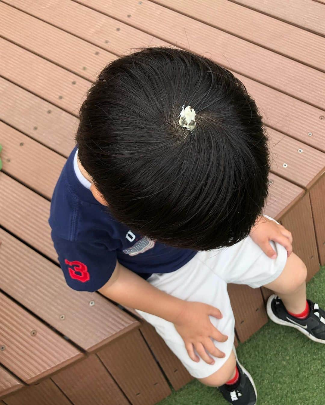 鷲尾春果さんのインスタグラム写真 - (鷲尾春果Instagram)「次男が4歳になりました🎂 笑ったり泣いたり、毎日なんだか楽しそうな次男😊 一緒にいると、私も声をあげて笑ったり怒ったり忙しいけれど、やっぱりなんだか楽しいです♫ 4歳になってすぐ、頭の真ん中に🦜フンをされちゃって、、、そんなところも面白い次男です👦🏻 #次男#4歳#6月12日生まれ#誕生日 #3きょうだい#👧🏻👦🏻👦🏻#末っ子#子育て#育児#ママ #ついてるのかついてないのか 🤣」6月27日 0時55分 - harukawashio