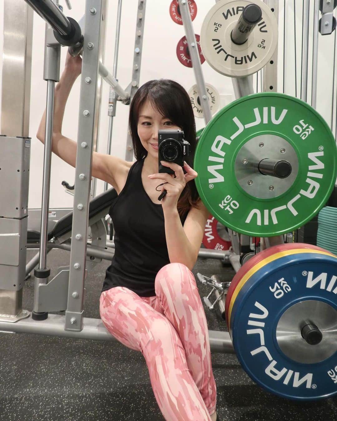 ImotoEtsuyo さんのインスタグラム写真 - (ImotoEtsuyo Instagram)「#おはようございます  ・  表参道の パーソナルジム @comme.fit  ・  先日の #トレーニング  ・ 腕を鍛えた日。　 腕の力と腹筋がないので 頑張っています。  ・ 食事にも気をつけて タンパク質をたくさん摂るように しています💪 ・ ・ いつも楽しいトレーニング ありがとうございます！ ・  ・ トライアルもあるので 気になる方は ↓↓↓ @comme.fit へ。 ・ ・ #パーソナルジムcomme  #表参道 #表参道トレーニング #表参道パーソナルジム  #表参道パーソナルトレーニング  #ジム  #gym  #体脂肪率  #体重  #ボディ  #ボディメイク  #トレーニング女子  #パーソナルジム  #パーソナルジム表参道  #筋トレ #ダイエット #アラフィフ  #アラフィフライフ   @comme.fit  #ウェア ➡︎ @lavia_official」6月27日 6時24分 - bisuhada