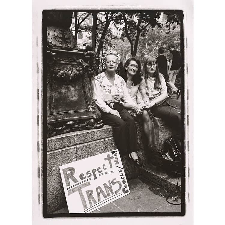 のインスタグラム：「In this quiet scene from a #Pride weekend, Sylvia Rivera sits between her partner Julia Murray (right) and fellow activist Christina Hayworth. Luis Carle took this photo, now in @smithsoniannpg, at the Saturday Rally before New York’s Gay Pride Parade in 2000.  Rivera participated in the Stonewall uprising on June 28, 1969, a key moment in the LGBTQ+ civil rights movement. But she faced racism and discrimination as a Latina transgender woman from the mostly white cisgender male leadership of the Gay Activist Alliance that she campaigned with.  With Marsha P. Johnson, she started an organization for LGBTQ+ youth experiencing homelessness in New York City, with a focus on supporting people of color. #SmithsonianPride   📸: © Luis Carle」