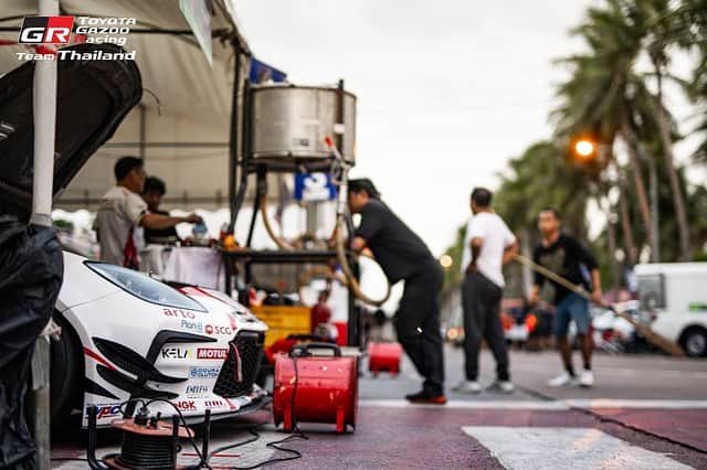 Toyota team thailandさんのインスタグラム写真 - (Toyota team thailandInstagram)「TGRTT พร้อมแล้วกับ Bangsaen GrandPrix 2023 🔥🌊ทะเลเดือดที่บางแสน วันที่ 28 มิถุนายน -2 กรกฎาคมนี้ สนามเฉพาะกิจเลียบหาดบางแสน ที่มีเสน่ห์ที่สุดในโลก กับ TGRTT ที่จะลงแข่งขันรายการใหญ่ RAAT Thailand Endurance International Championship R.2 ที่จะลงแข่งขันกันทั้ง 4 ชั่วโมง ในวันพุธที่ 28 มิถุนายนนี้ 🚗#19 Driver: ณัฐพงษ์ ห่อทองคำ (Nattapong H.) / อัครพงษ์ อัคนีนิโรธ (Akkarapong A.) / กฤษฏิ์ วสุรัตน์ (Kris V.) Car: TOYOTA 86 Class: Touring Car 🚗#20 Driver: สุทธิพงศ์ สมิตชาติ (Suttipong S.) / ณัฐวุฒิ เจริญสุขะวัฒนะ (Nattavude C.) / Hermann Car: TOYOTA 86 Class: Touring Car 🚗#37 Driver: ธัญชนก เจริญสุขะวัฒนะ (Thanchanok C.) / ณ ดล วัฒนธรรม (Na Dol V.) / เคนทาโร่ ชิบะ (Kentaro C.) Car: Altis One Make Race Class: Altis One Make Race  Thailand Super Series R.3-4: 🚗#24 Driver: ณัฐวุฒิ เจริญสุขะวัฒนะ (Nattavude C.) Car: Lexus RC-F Class: GTM AM 🚗#19 Drivers: ณัฐพงษ์  ห่อทองคำ (Nattapong H.) / มานัต กุละปาลานนท์ (Manat K.) Car: Lexus RC-F Class: GT3 Pro 🚗#19 Driver: สุทธิพงศ์ สมิตชาติ (Suttipong S.) Car: TOYOTA Supra GT4 Class: GT4 🚗#19  Driver: ณ ดล วัฒนธรรม (Na Dol V.) Class: Super Compact」6月27日 1時09分 - toyotagazooracingteamthailand