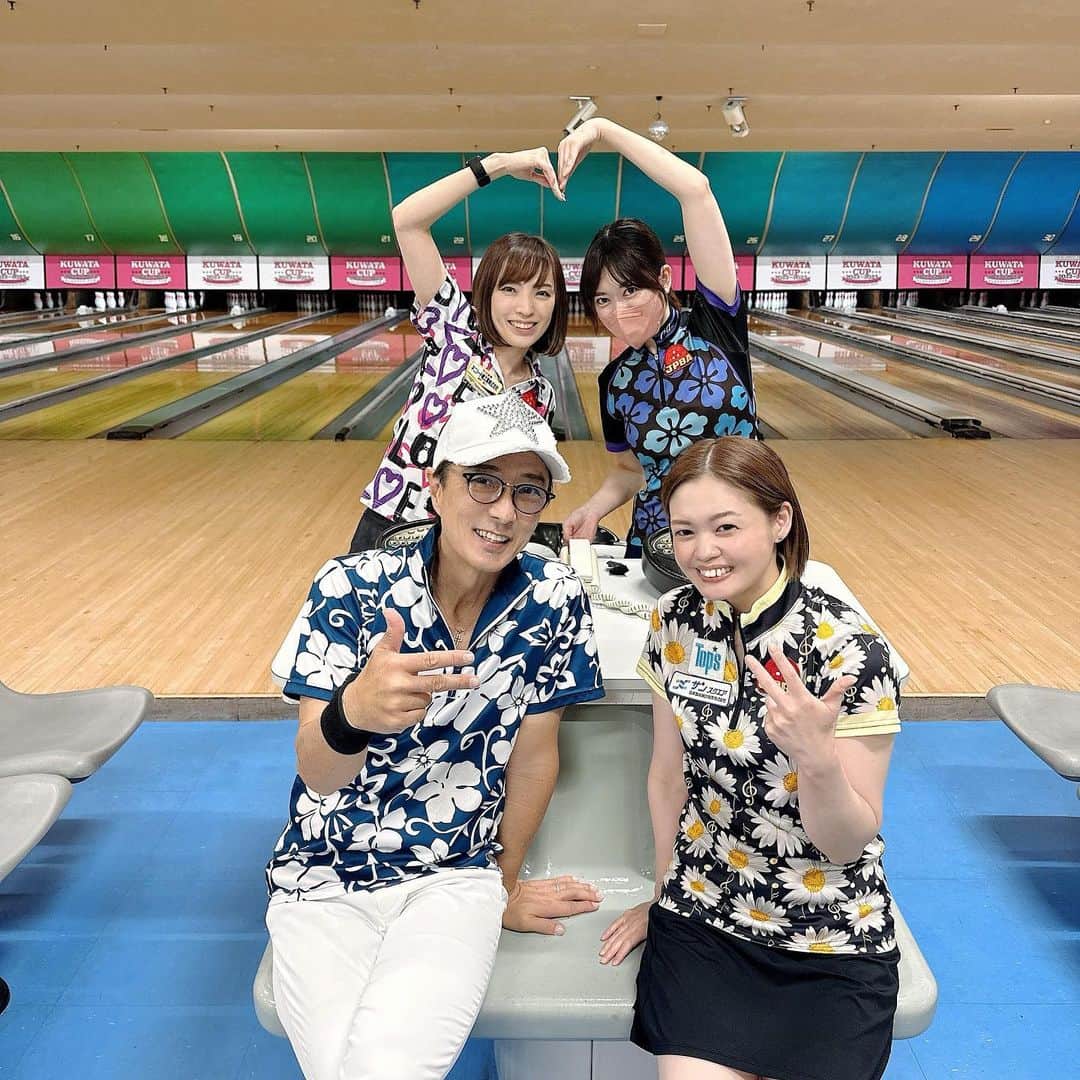 黒田アーサーさんのインスタグラム写真 - (黒田アーサーInstagram)「久しぶりの花きゃべつリーグ😊✨今回はプロが少な目？名和秋プロは地方に行くのでリーグ終了後すぐに帰られたので、残ったこのメンバーで撮影😉👍花きゃべつリーグの元祖レギュラーメンバーですね😊💕 #東京ポートボウル #花きゃべつリーグ #名和秋プロ  #飯田菜々プロ  #渡辺けあきプロ  #秋山希望プロ  #ポート公式アンバサダー  #黒田アーサー」6月27日 1時11分 - kuroda_arthur