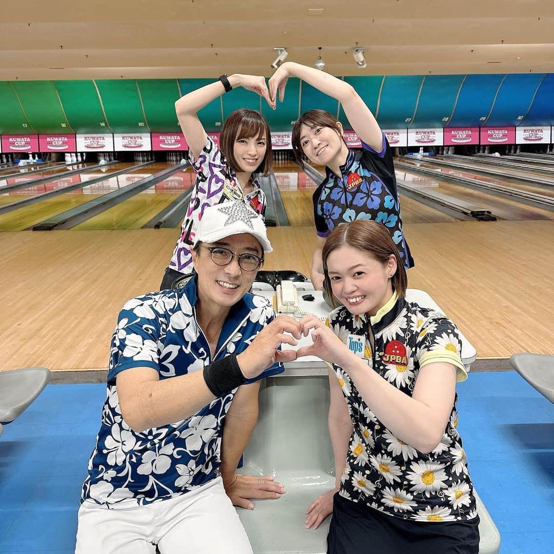 黒田アーサーさんのインスタグラム写真 - (黒田アーサーInstagram)「久しぶりの花きゃべつリーグ😊✨今回はプロが少な目？名和秋プロは地方に行くのでリーグ終了後すぐに帰られたので、残ったこのメンバーで撮影😉👍花きゃべつリーグの元祖レギュラーメンバーですね😊💕 #東京ポートボウル #花きゃべつリーグ #名和秋プロ  #飯田菜々プロ  #渡辺けあきプロ  #秋山希望プロ  #ポート公式アンバサダー  #黒田アーサー」6月27日 1時11分 - kuroda_arthur